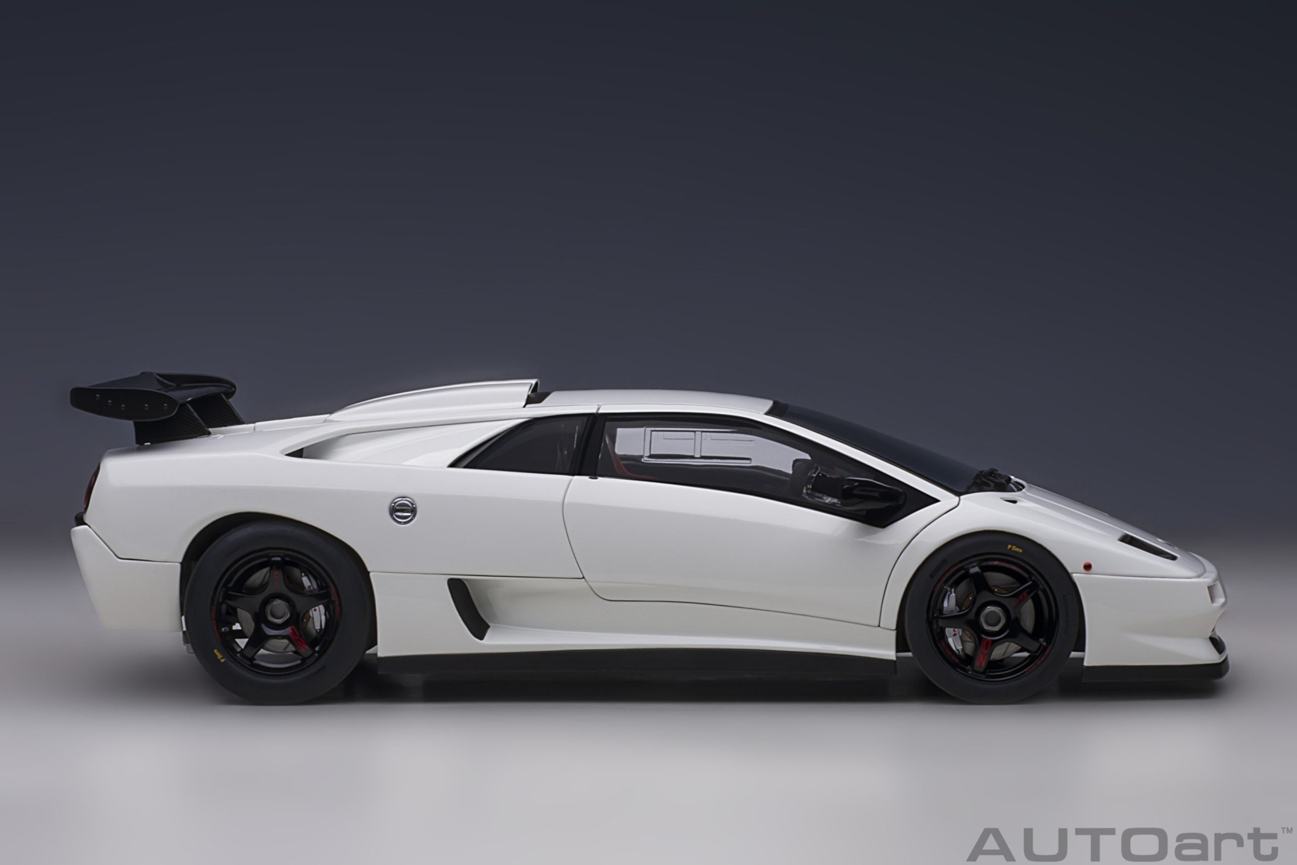 AUTOart 1:18 Lamborghini Diablo SV-R (Impact White) 79149