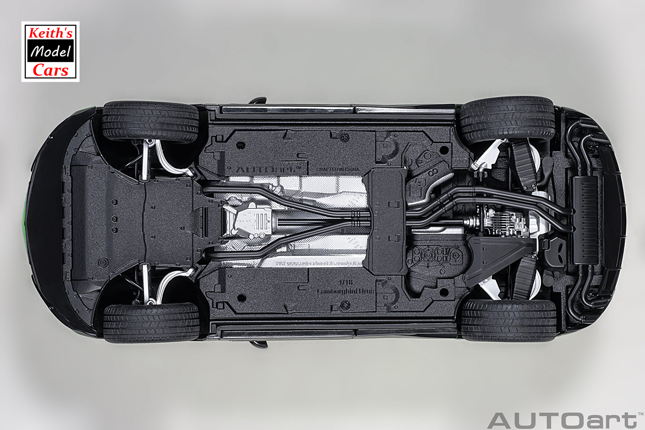 [1/18 Scale] Lamborghini Urus in Verde Selvans by AUTOart Models