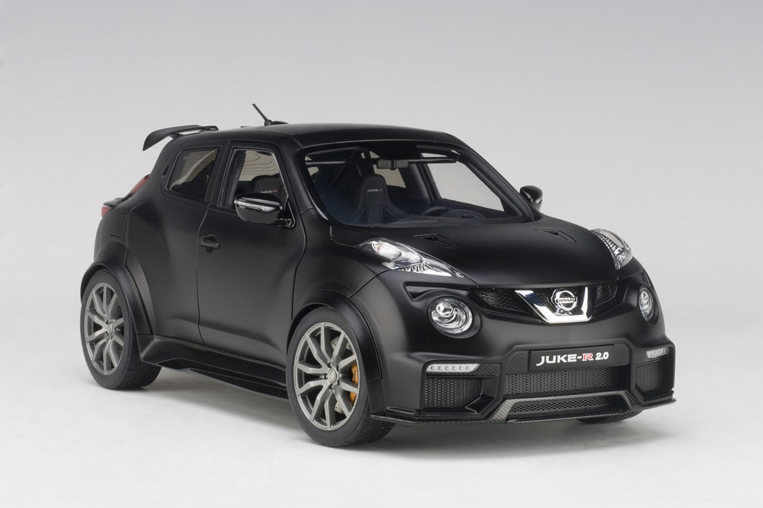 AUTOart 1:18 Nissan Juke-R 2.0 (Matt Black) 77458