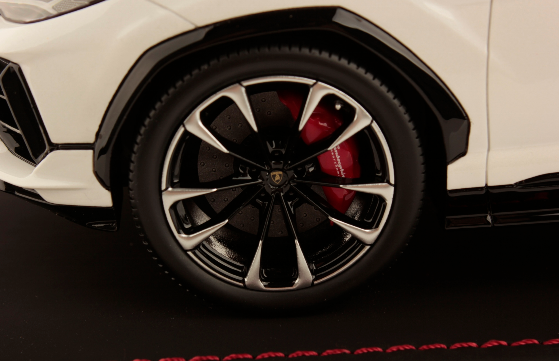 Lamborghini Urus S - Balloon White - 1:18