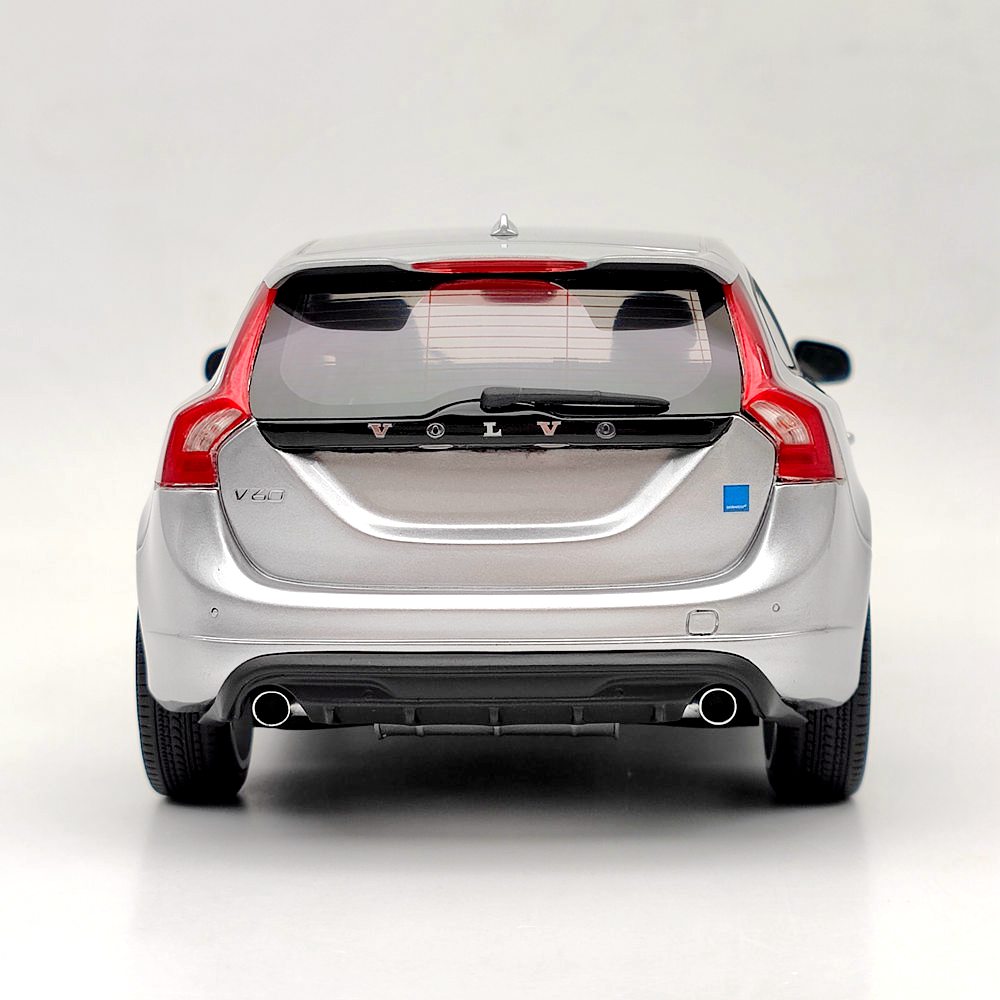 DNA Collectibles 1/18 Volvo V60 Polestar Engineered DNA000143 Resin Model Silver Toys Car Gift