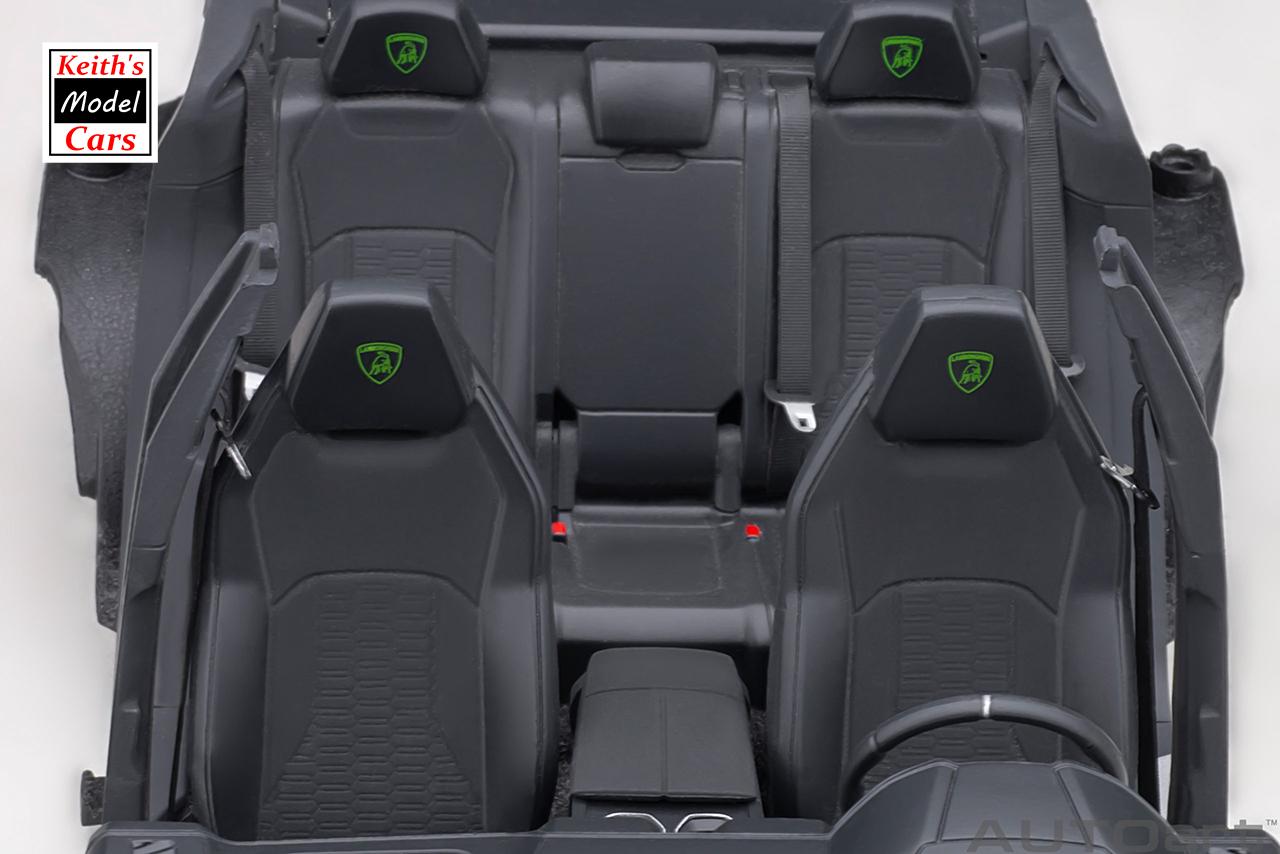 [1/18 Scale] Lamborghini Urus in Verde Selvans by AUTOart Models