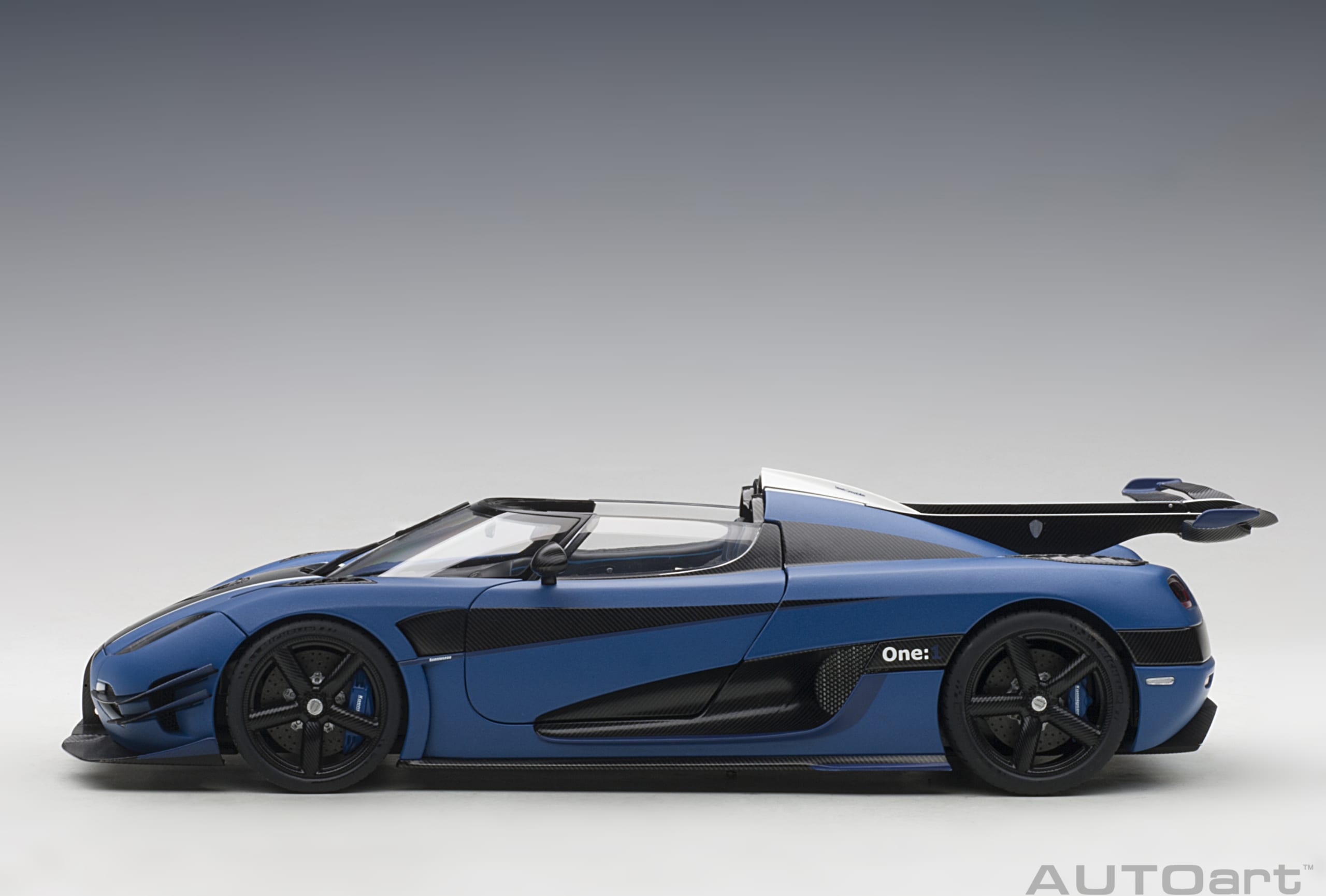 AUTOart 1:18 Koenigsegg One:1 Matt imperial blue 79018