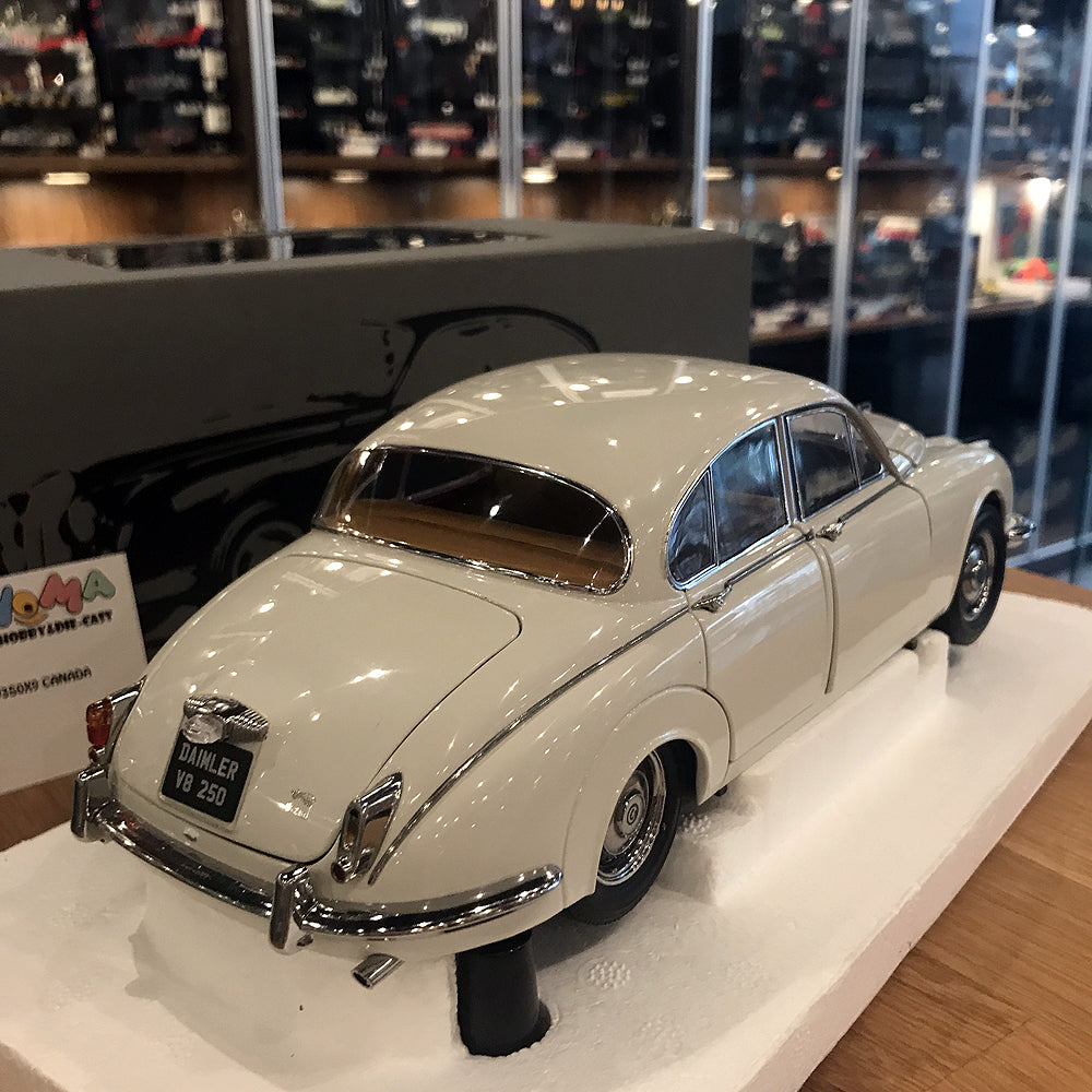 Paragon 1:18 Daimler 250 V8 1967 O.E. White PA-98313