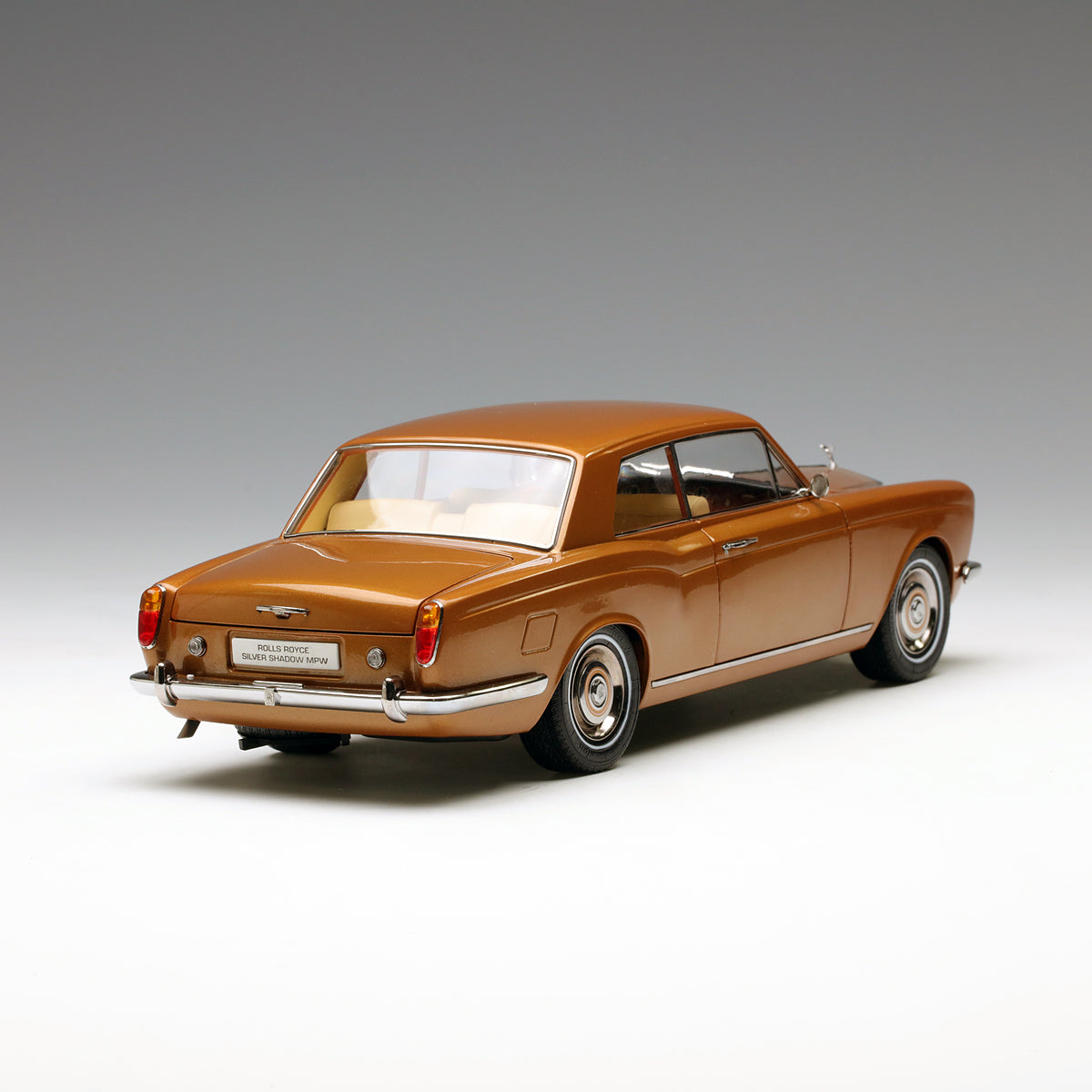 Paragon 1:18 Rolls Royce Silver Shadow MPW Orange PA-98205
