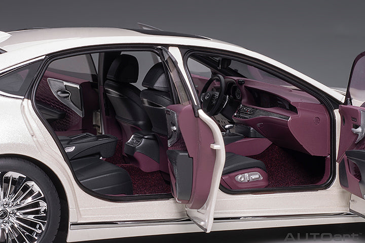 LEXUS LS 500h (SONIC WHITE METALLIC/CRIMSON & BLACK INTERIOR)