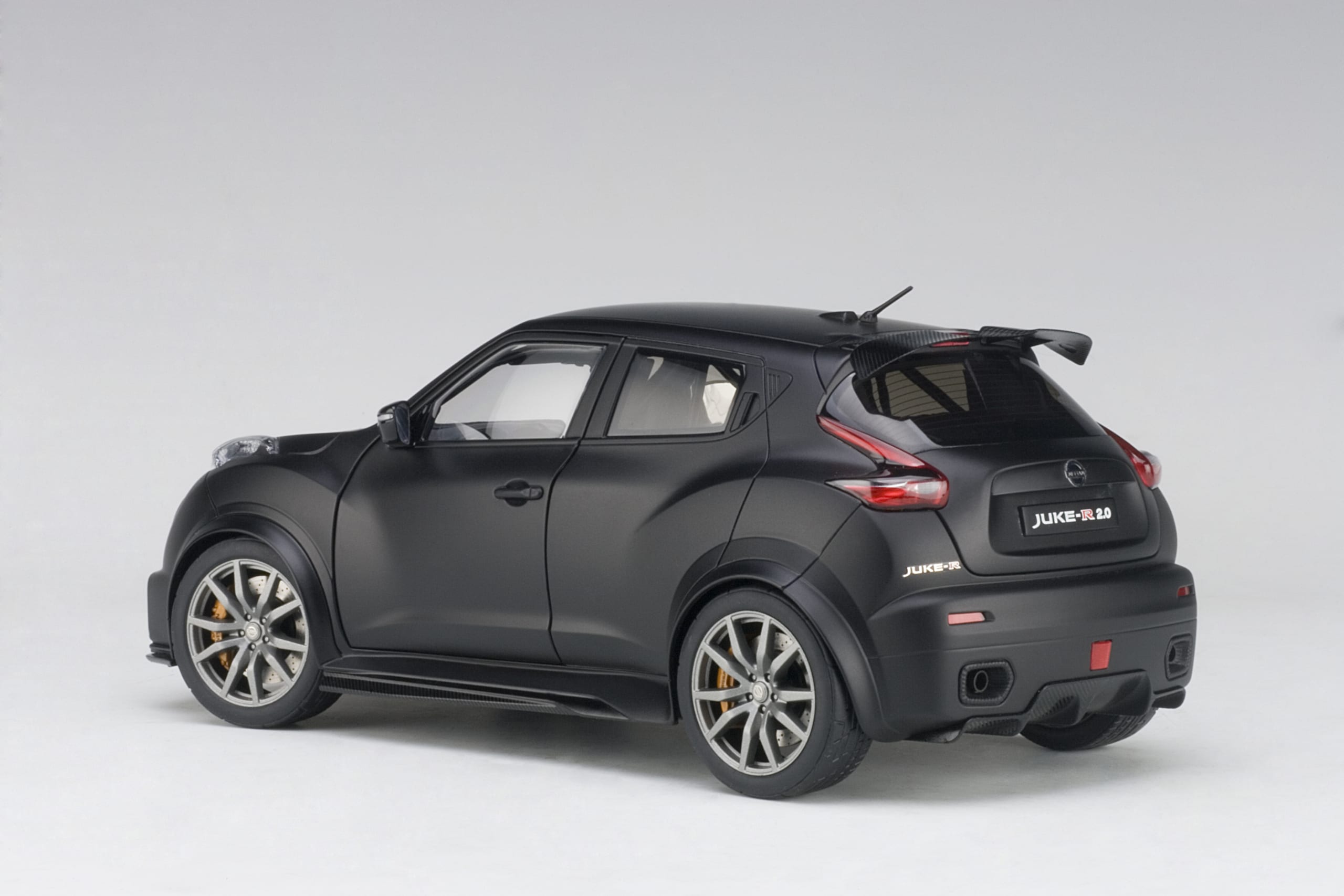 AUTOart 1:18 Nissan Juke-R 2.0 (Matt Black) 77458