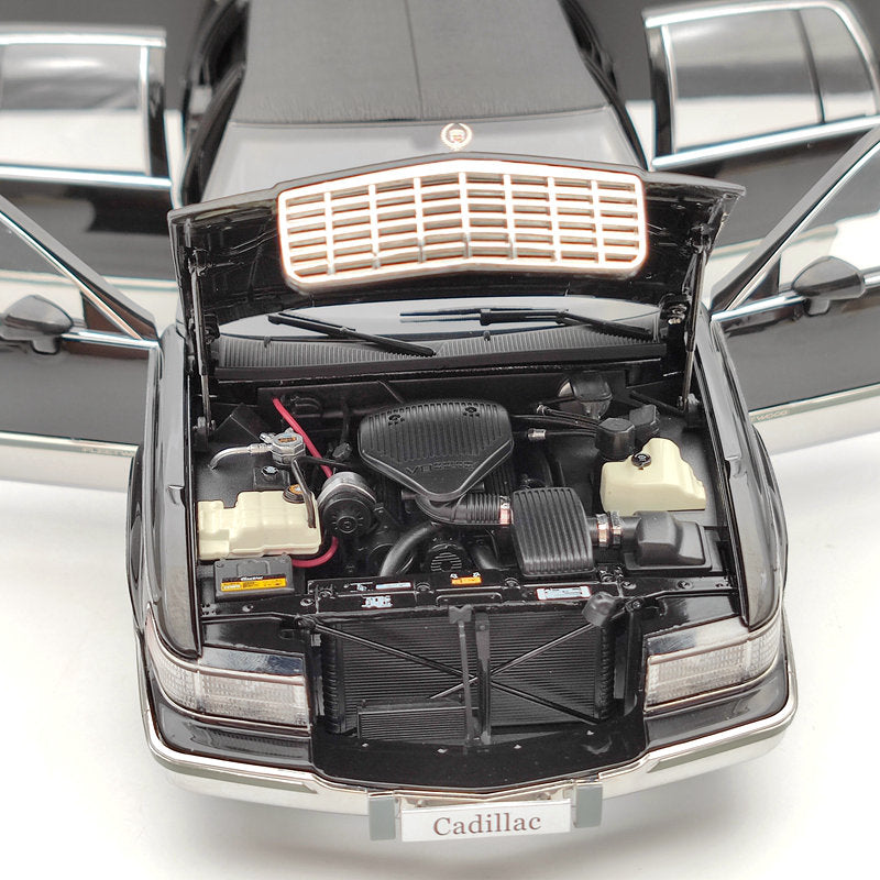 GM 1:18 1993 Cadillac Fleetwood Sedan Black Diecast Model Car Edition Collection