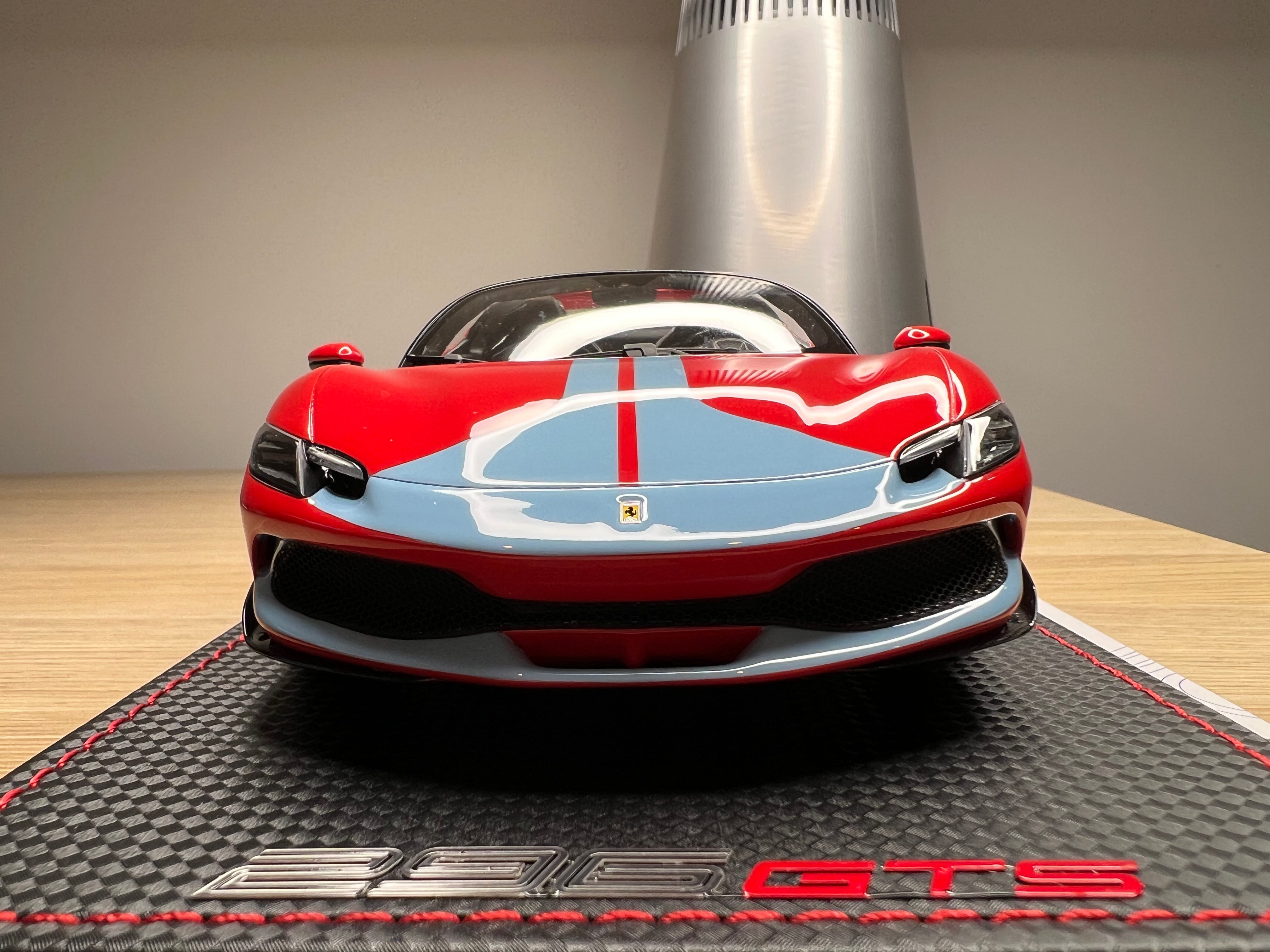 Ferrari 296 GTS - Rosso Scuderia/Azzurro La Plata Livery with Assetto Fiorano - 1:18