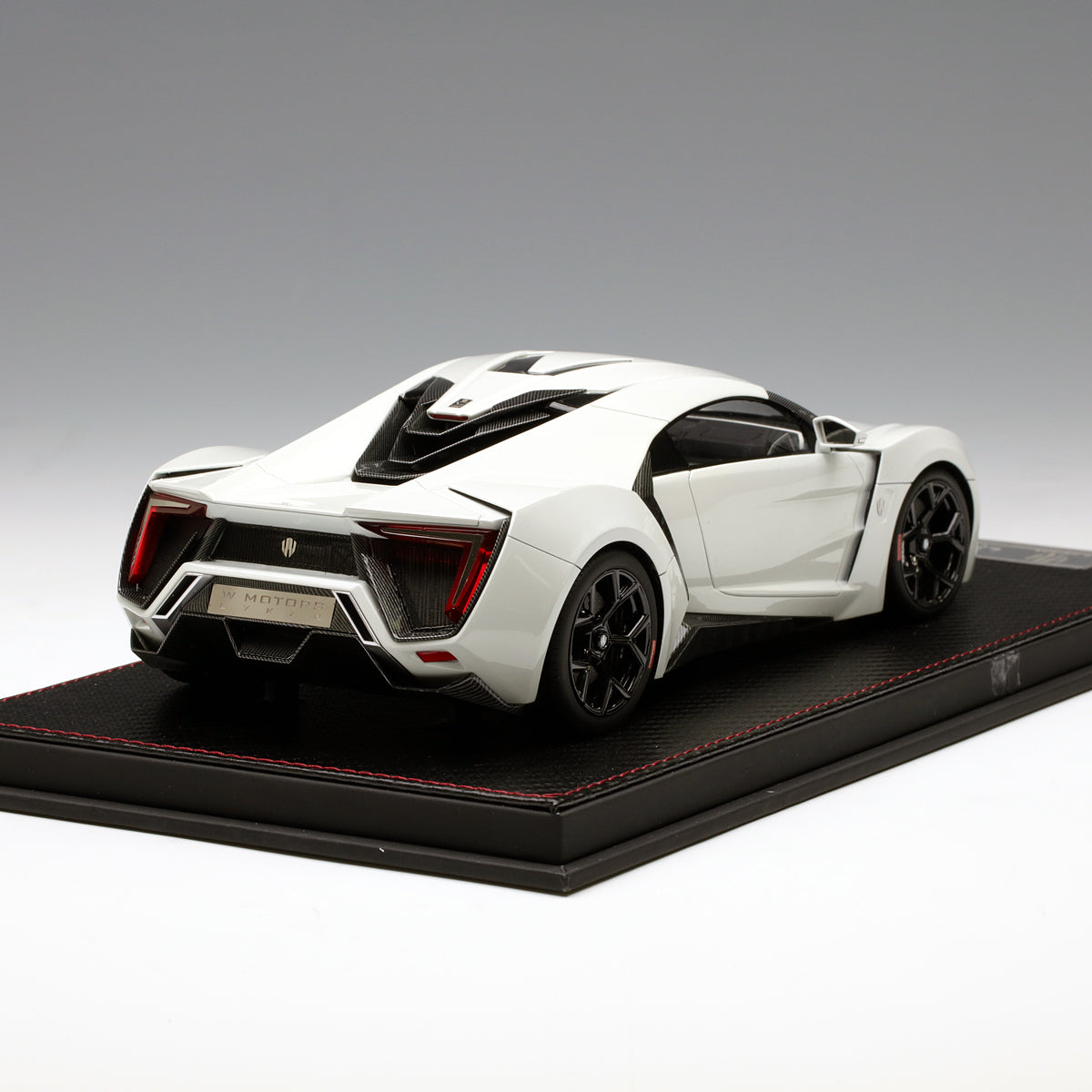 Frontiart 1:18 W Motor Lykan Hypersport Pearl White F030-29