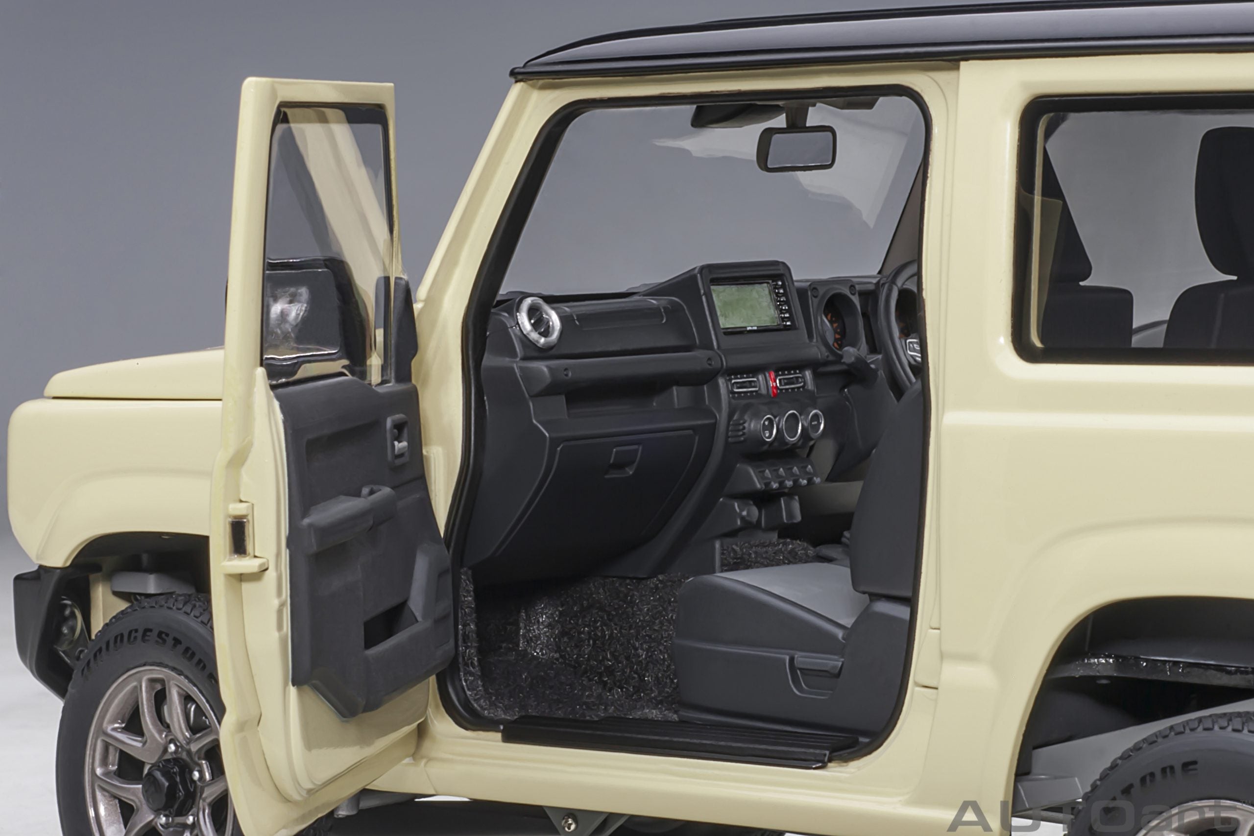AUTOart 1:18 Suzuki Jimny (JB64) (Chiffon Ivory Metallic with Black roof) 78500