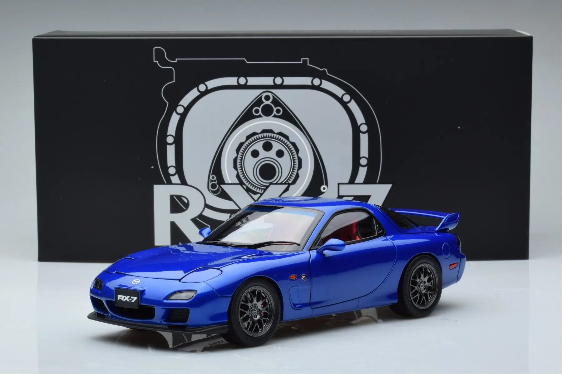 Polar Master 1:18 Mazda RX-7 (FD3S) Spirit R in Metallic Blue with Engine Display