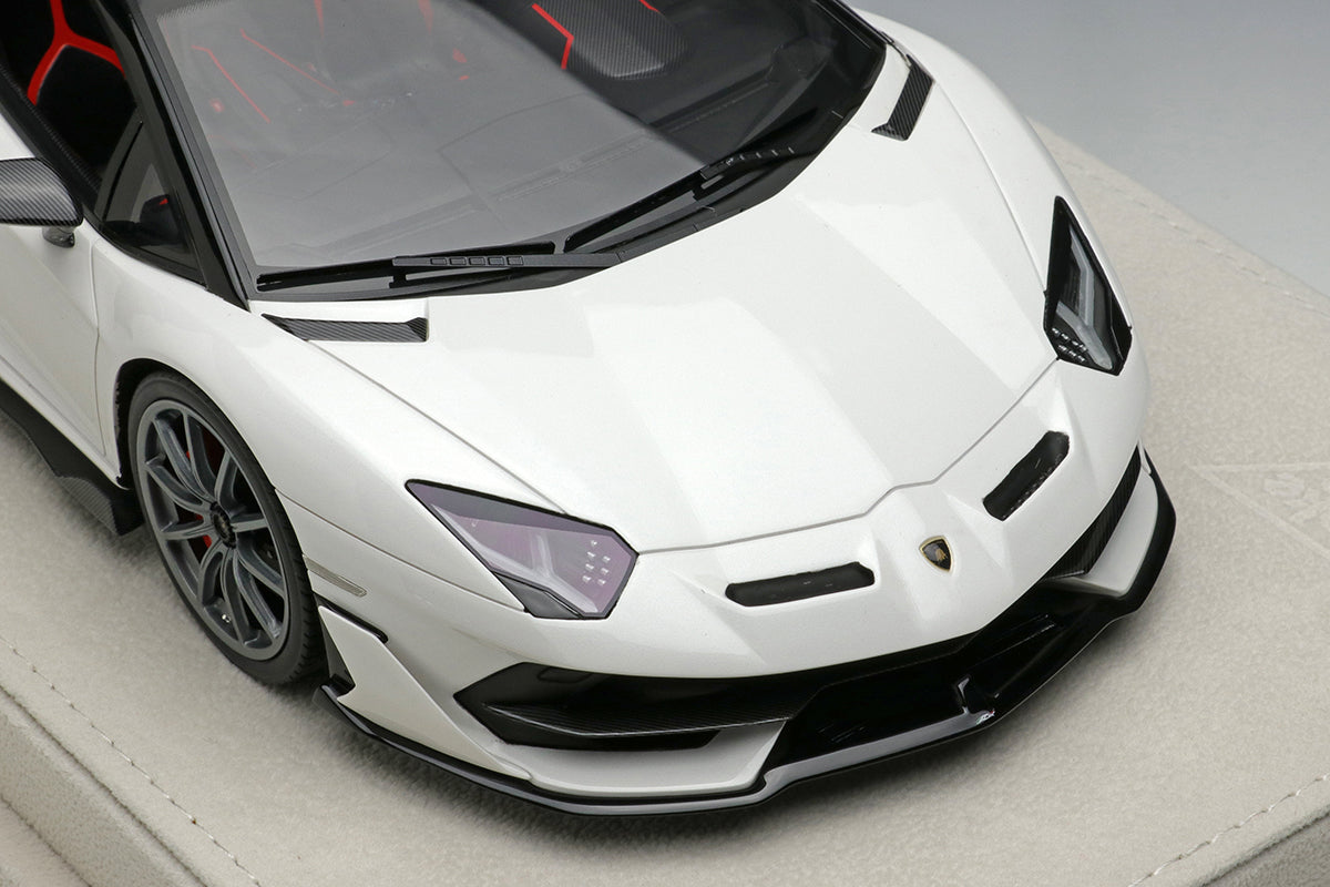 Lamborghini Aventador SVJ Roadster - pearl white - 1:18