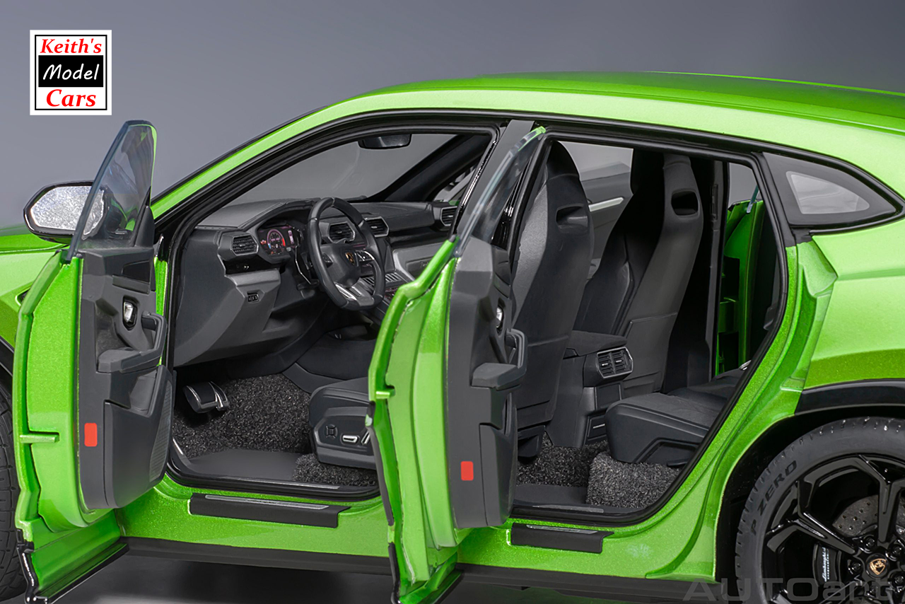 [1/18 Scale] Lamborghini Urus in Verde Selvans by AUTOart Models