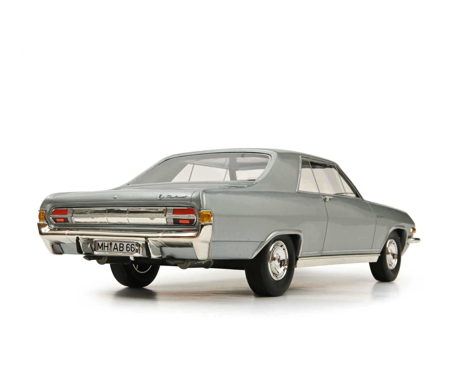 Schuco 1:18 Opel Diplomat A Silver 450021900