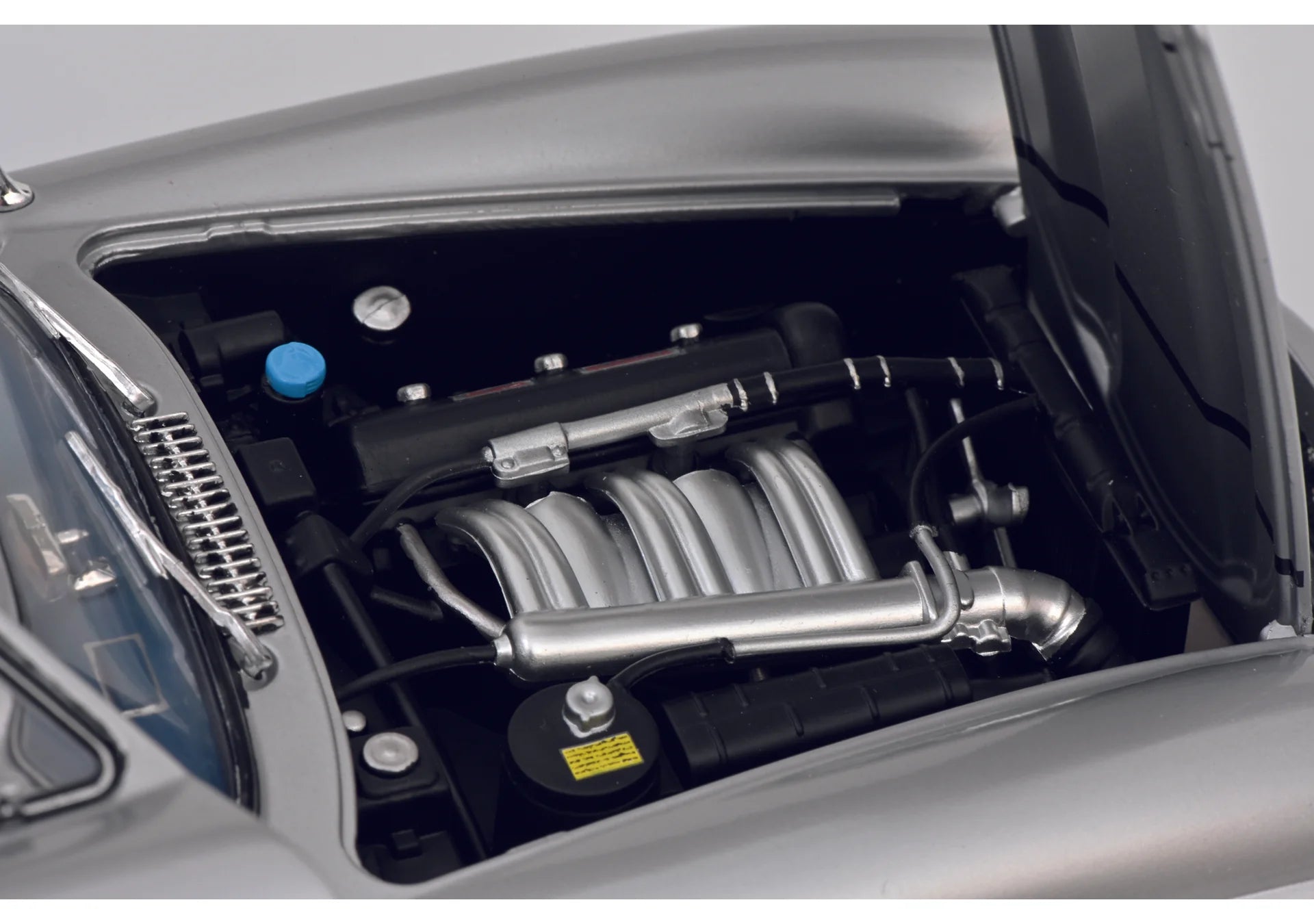 Schuco 1:18 Mercedes-Benz 300 SL Gullwing Silver 450045200