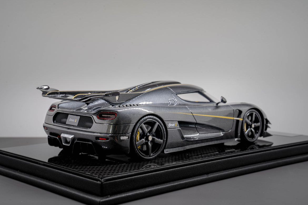 Koenigsegg Agera One:1 carbon gold 7107 - 1:18