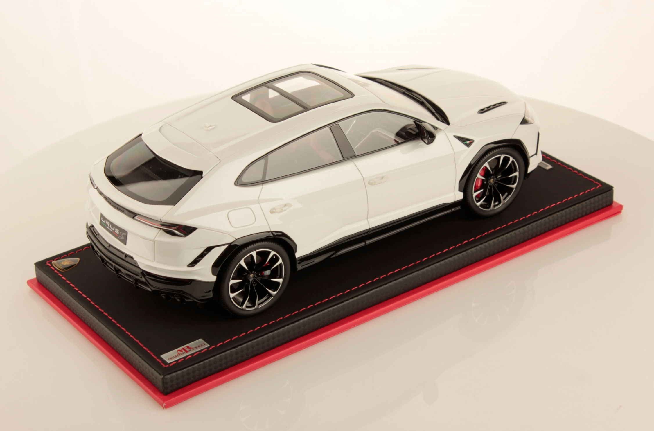 Lamborghini Urus S - Balloon White - 1:18