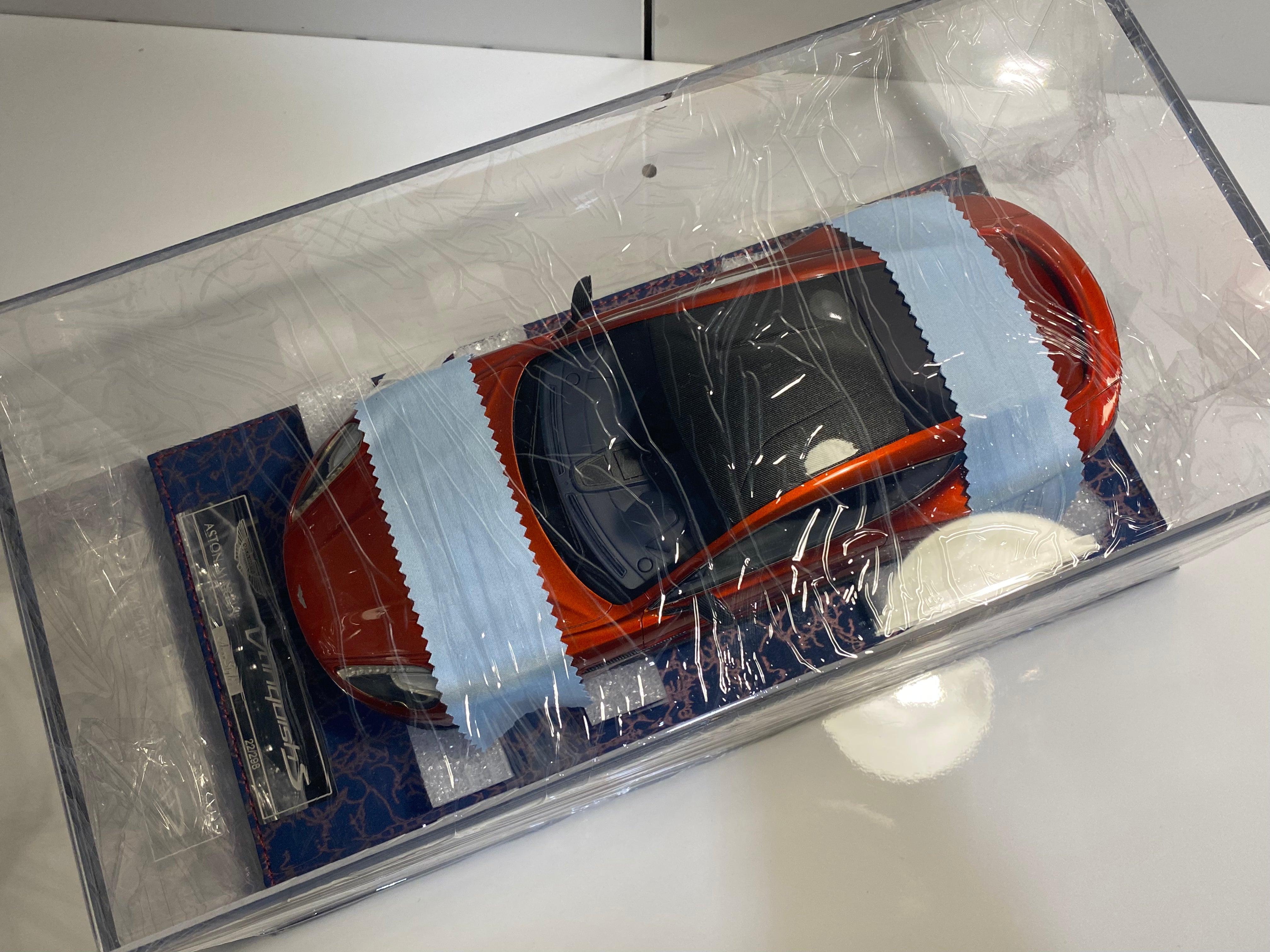 Frontiart AvanStyle 1:18 Aston Martin Vanquish S Copper AS018-12