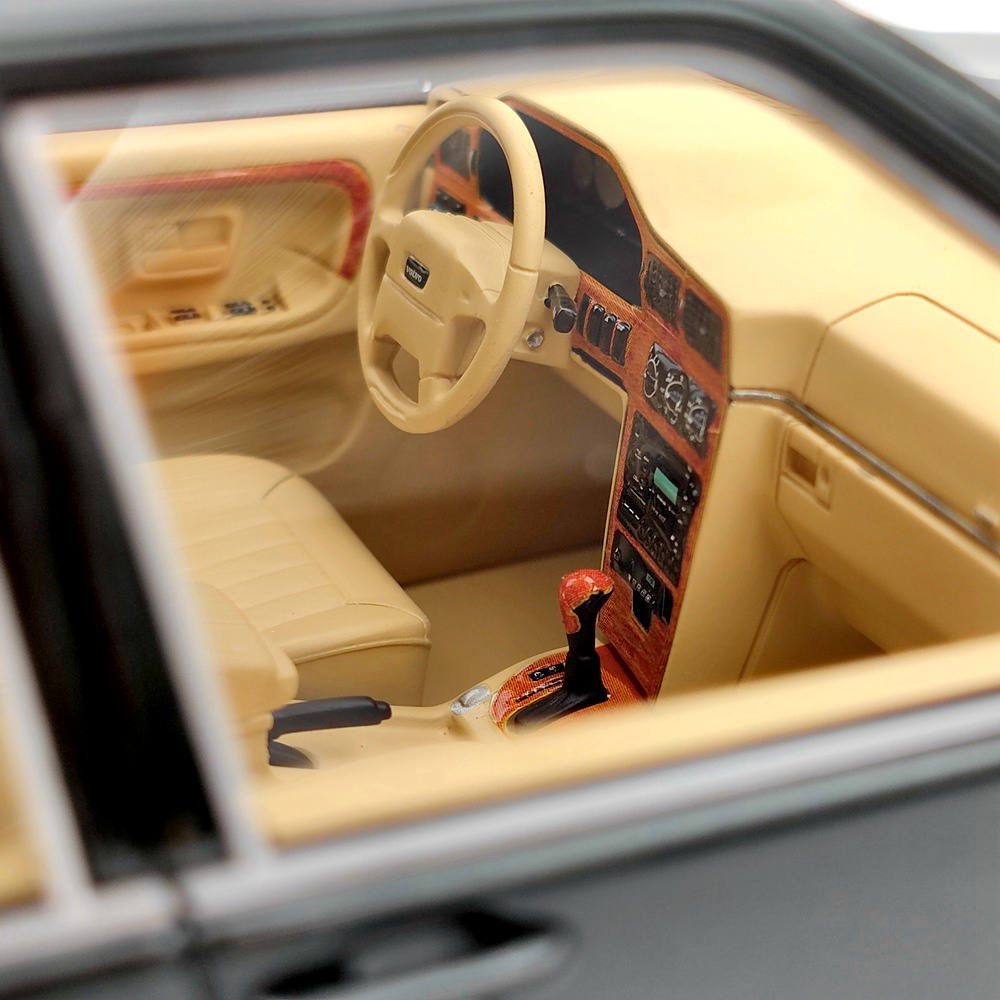 DNA Collectibles 1/18 Volvo S90 Royal Level 3 1998 DNA000090 Resin Model Green Toy Car Gift