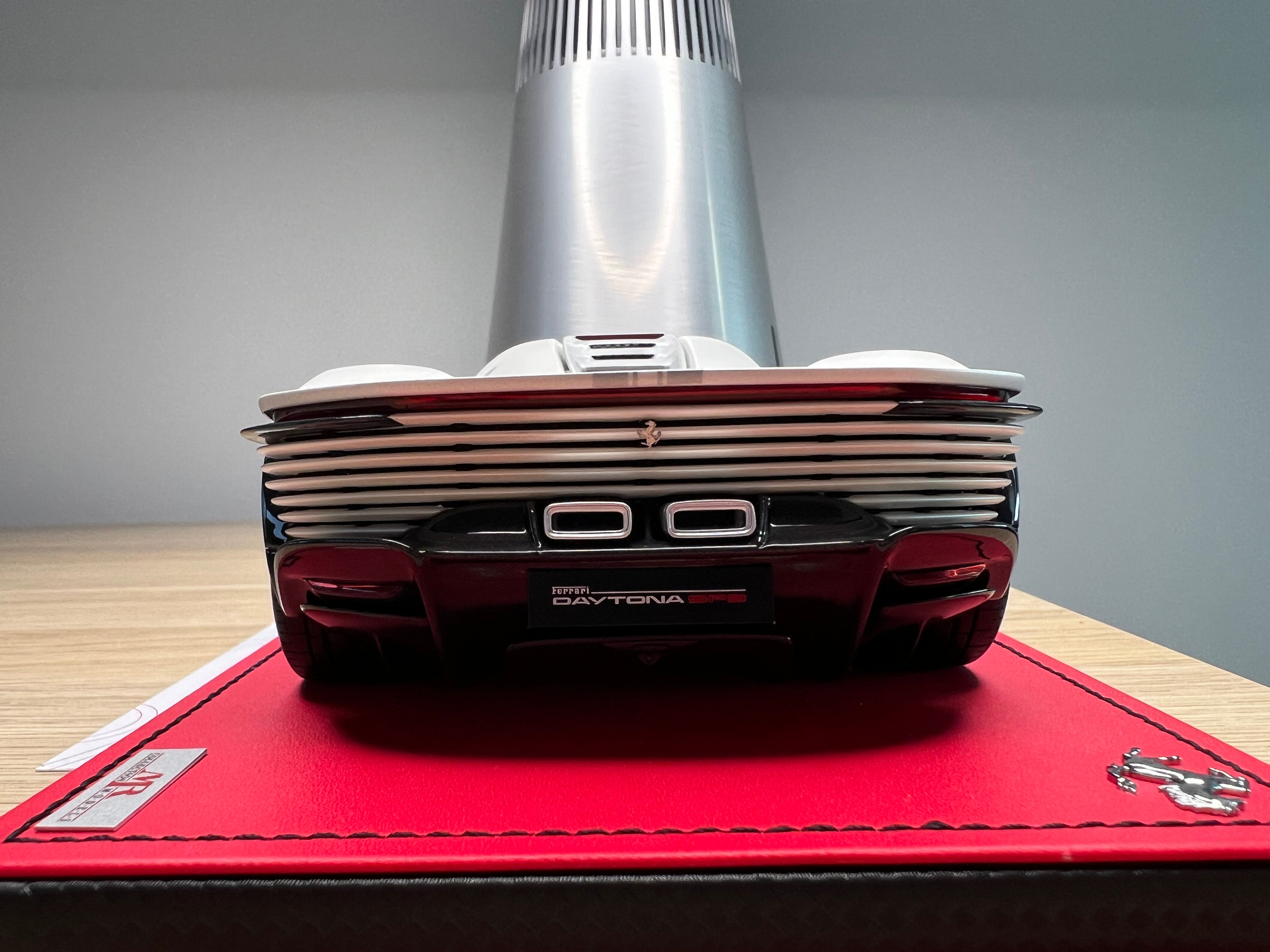 Ferrari Daytona SP3 Icona - Pearl White - 1:18