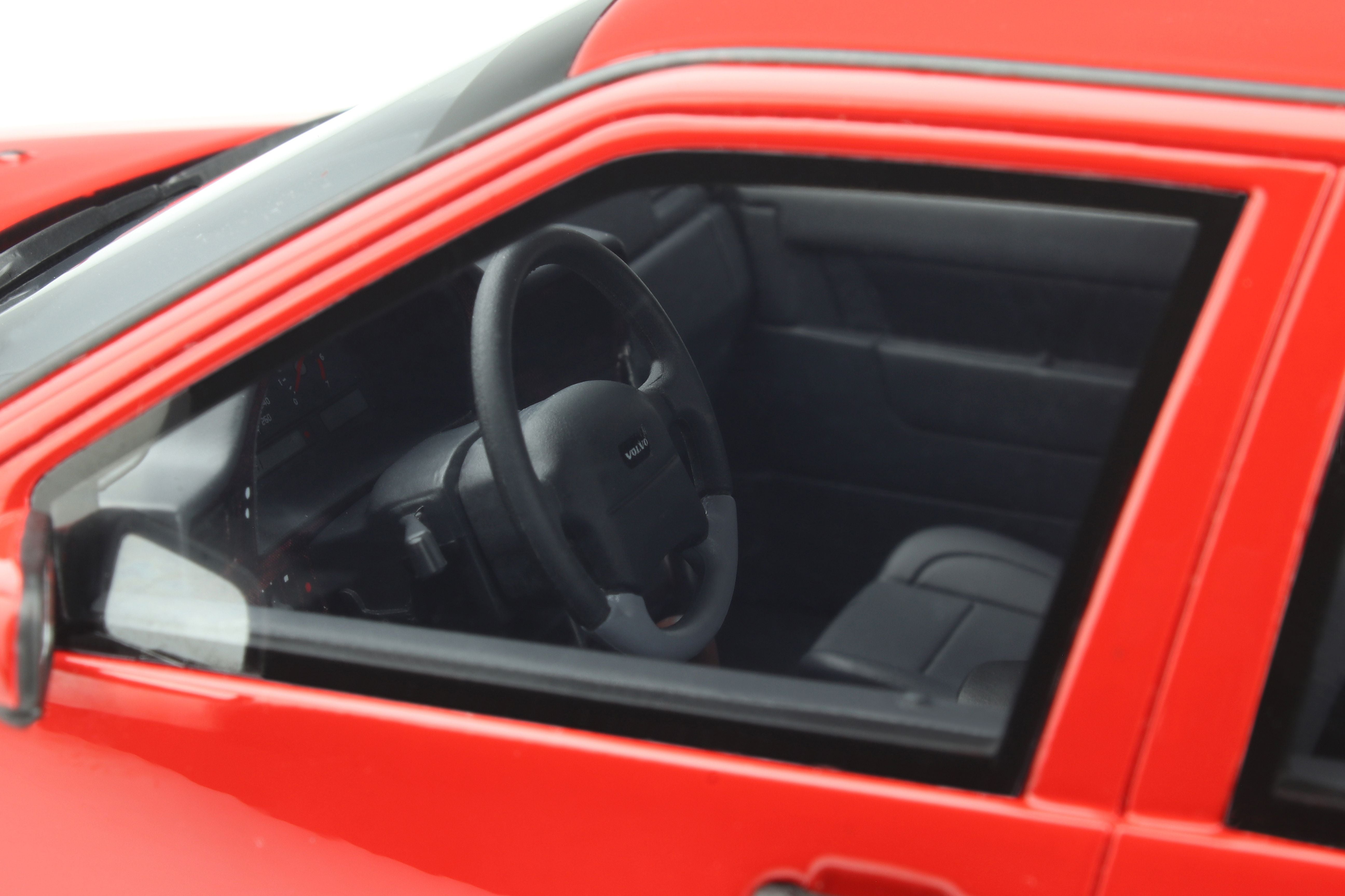 OTTO 1:18 1996 Volvo 850 R Sedan Red OT427