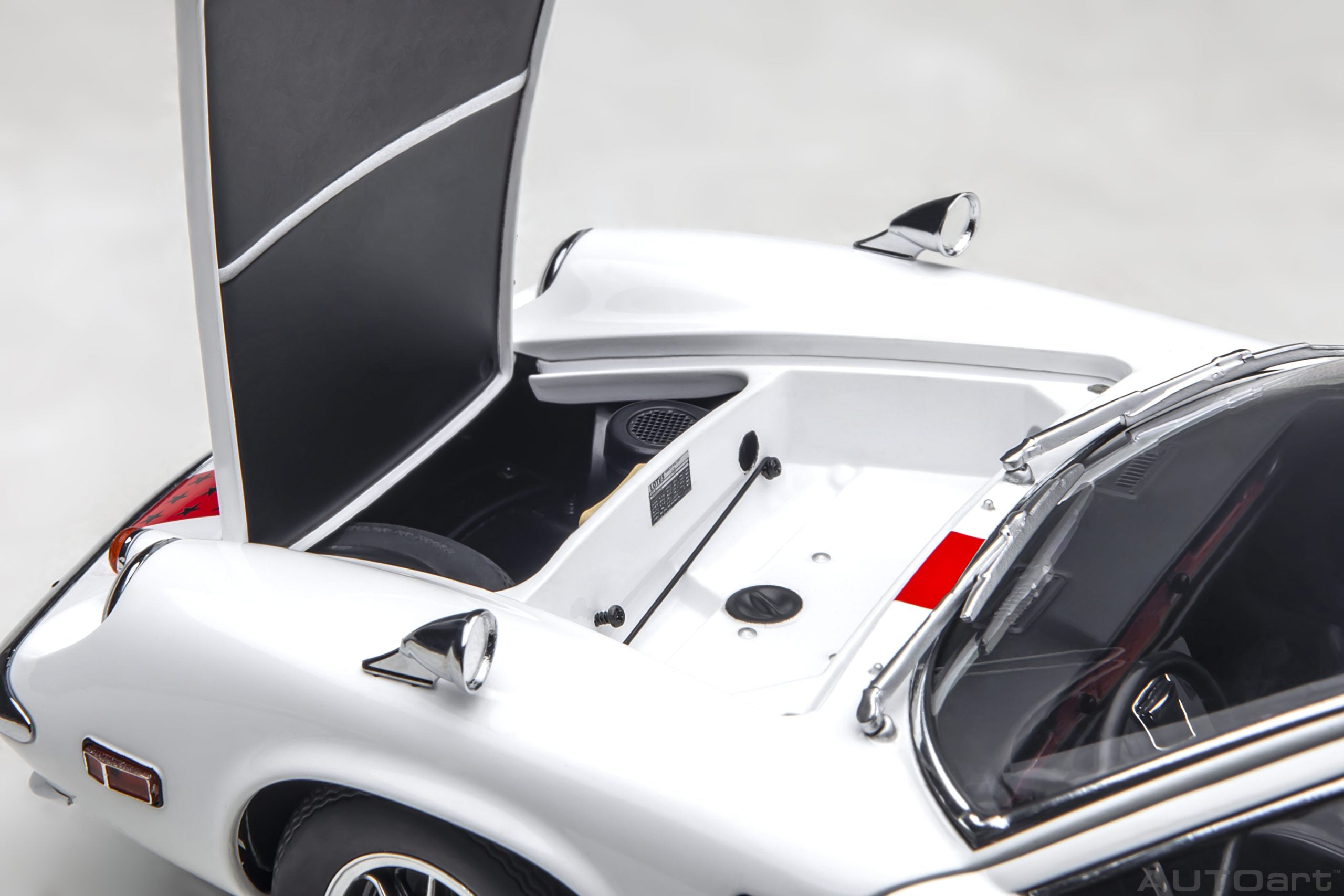 AUTOart 1:18 Lotus Europa Special “THE CIRCUIT WOLF” 75396