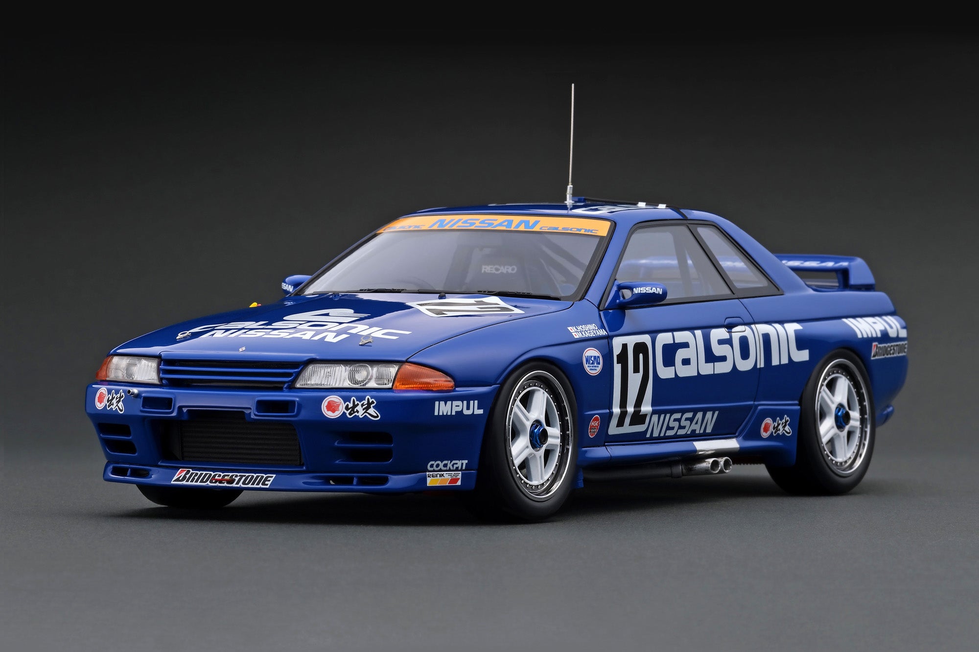 Ignition Model 1:18 Nissan Skyline GT-R (BNR32) CALSONIC #12 1992 JTC with Mr. Hoshino Figure