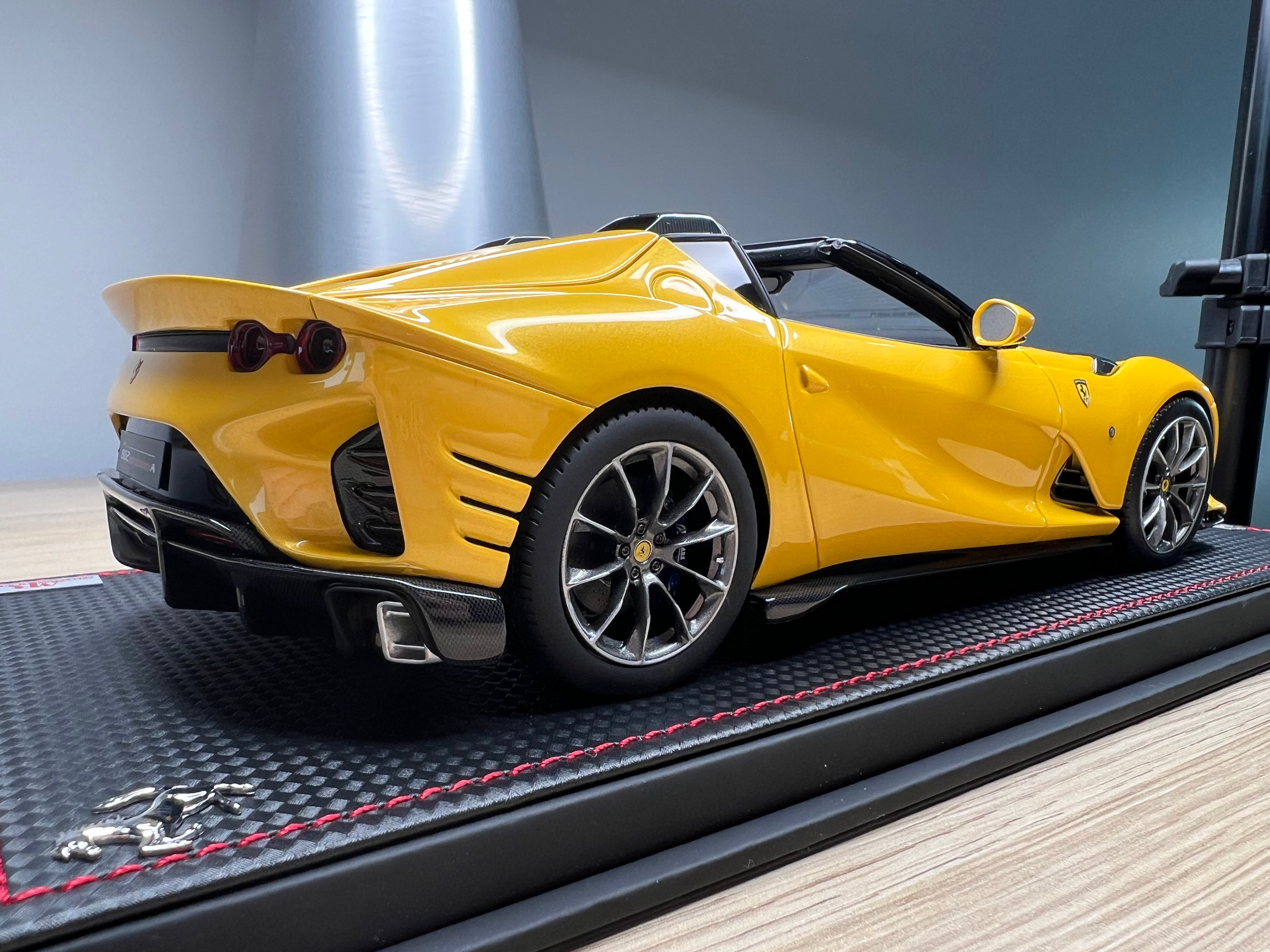 Ferrari 812 Competizione A - Giallo Tristrato - 1:18