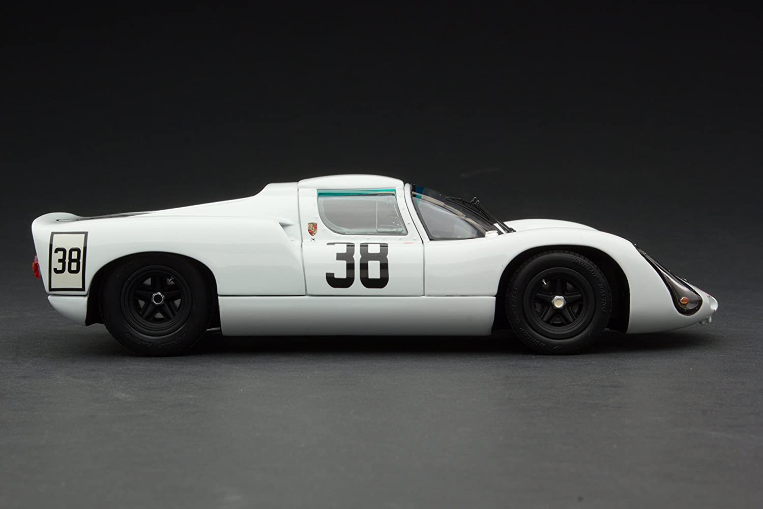 EXOTO 1:18 1967 Porsche 910 #38 Le Mans 24 Hours Jochen Neerpasch, Rolf Stommelen MTB00062C