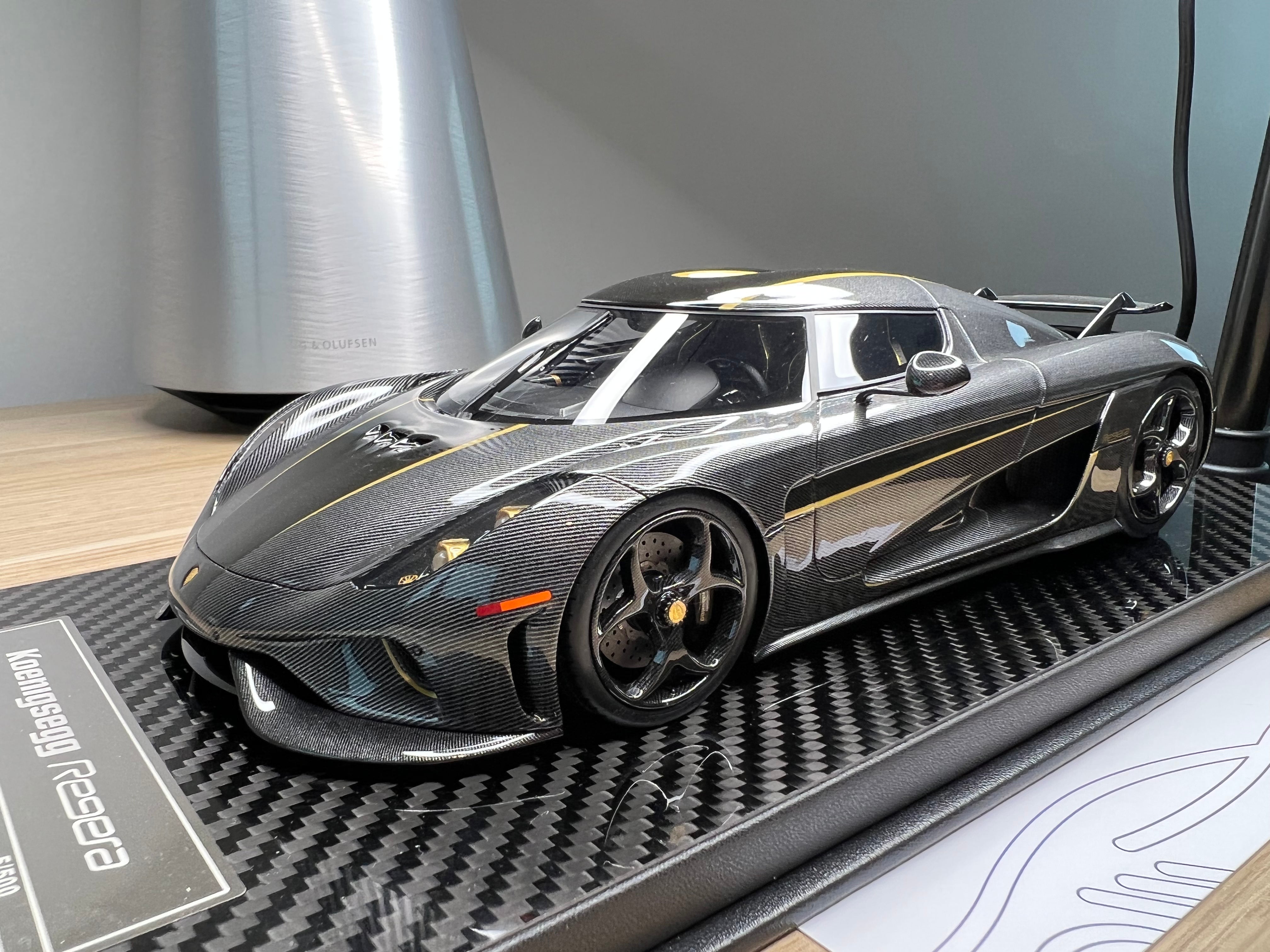Koenigsegg Regera Golden Knight - 1:18