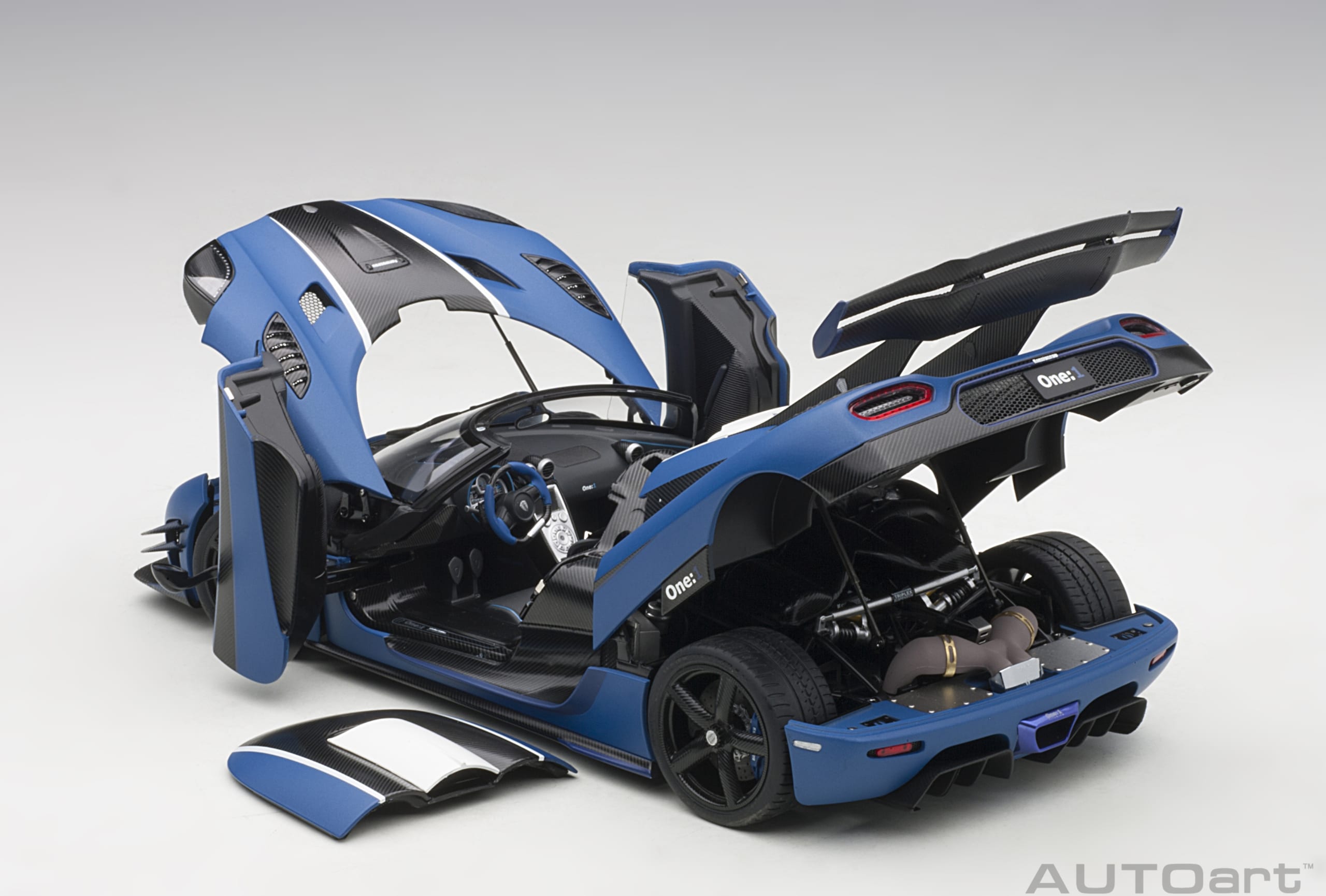 AUTOart 1:18 Koenigsegg One:1 Matt imperial blue 79018