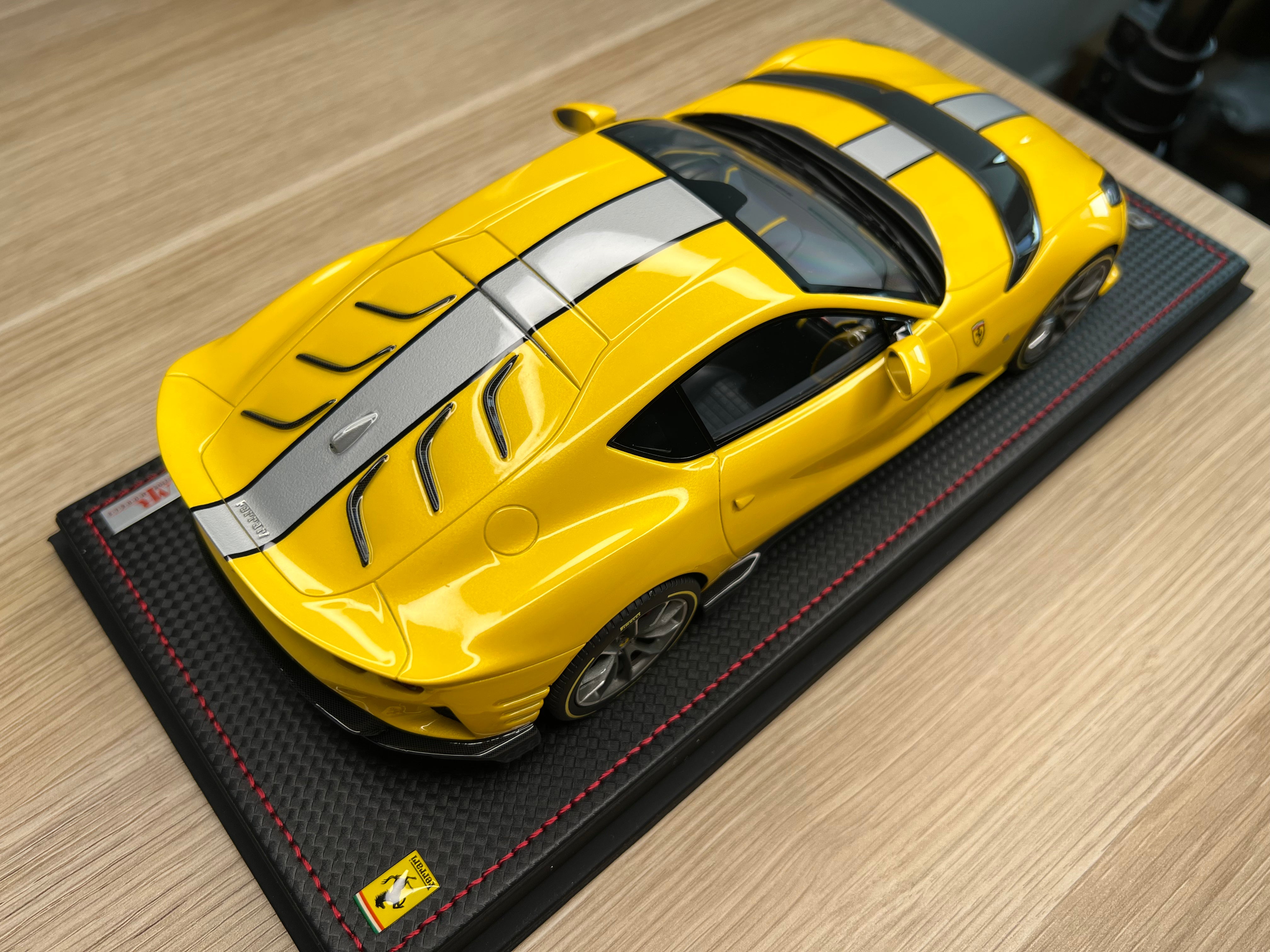 Ferrari 812 Competizione - Giallo Tristrato - 1:18