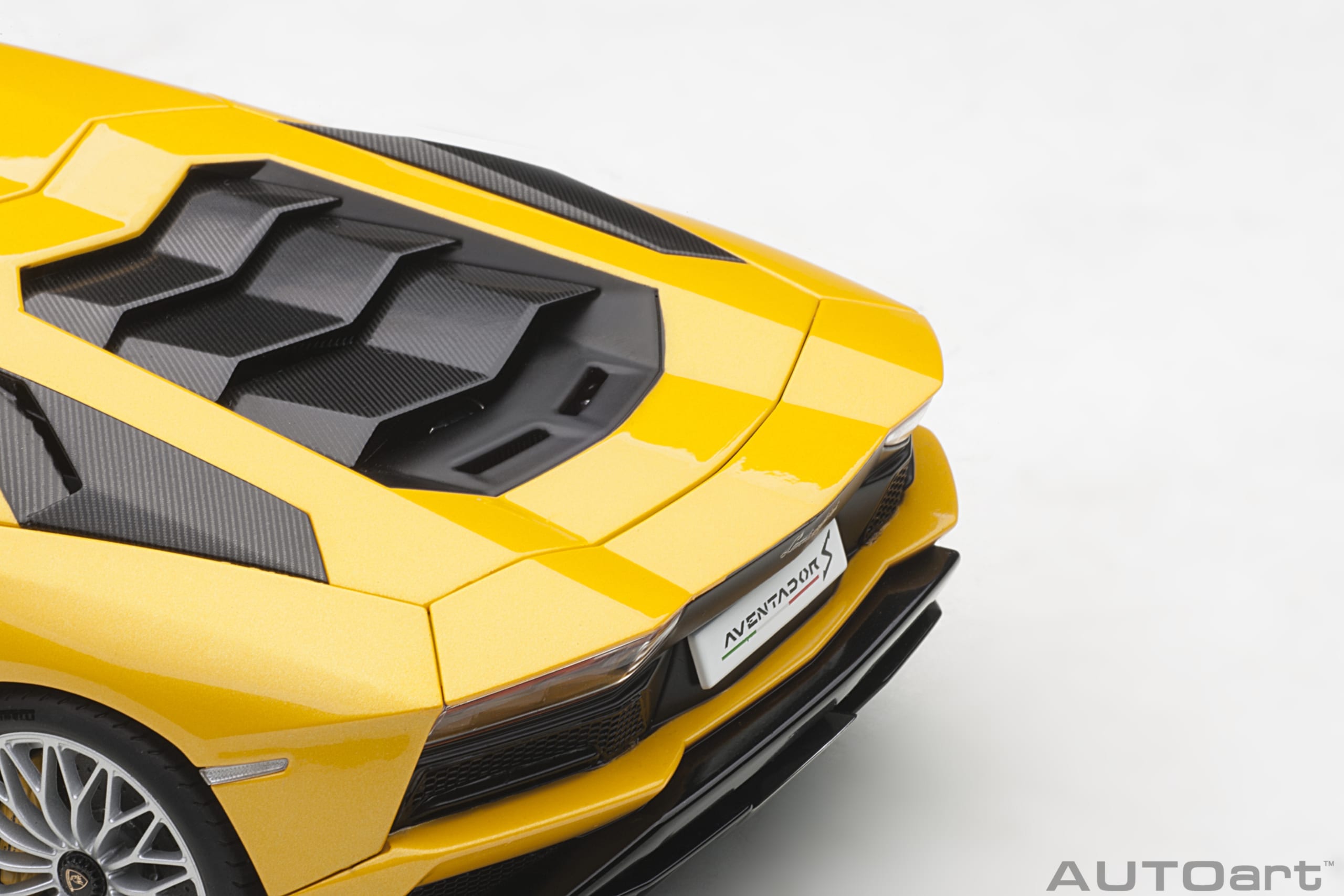 AUTOart 1:18 Lamborghini Aventador S (Yellow Orion) 79132