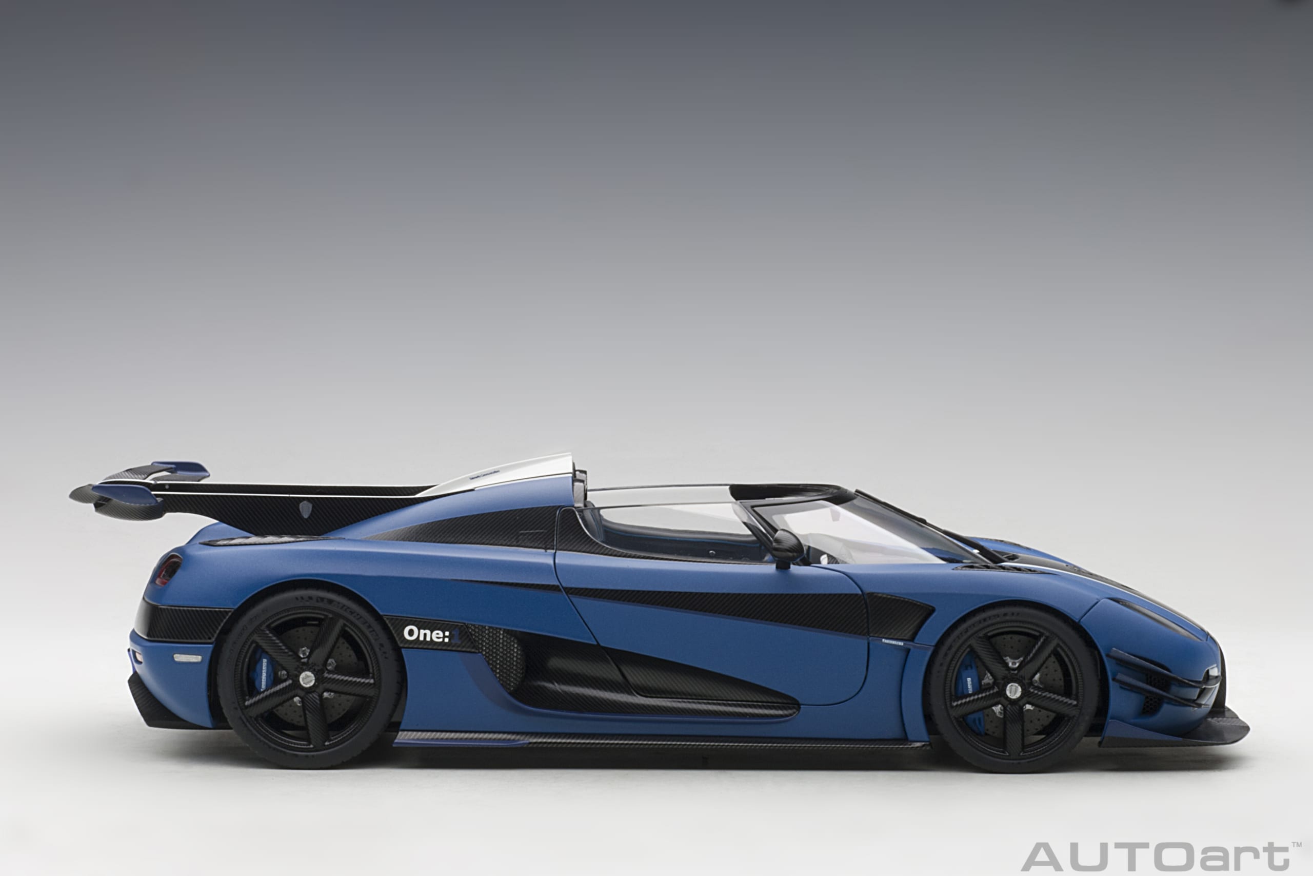 AUTOart 1:18 Koenigsegg One:1 Matt imperial blue 79018
