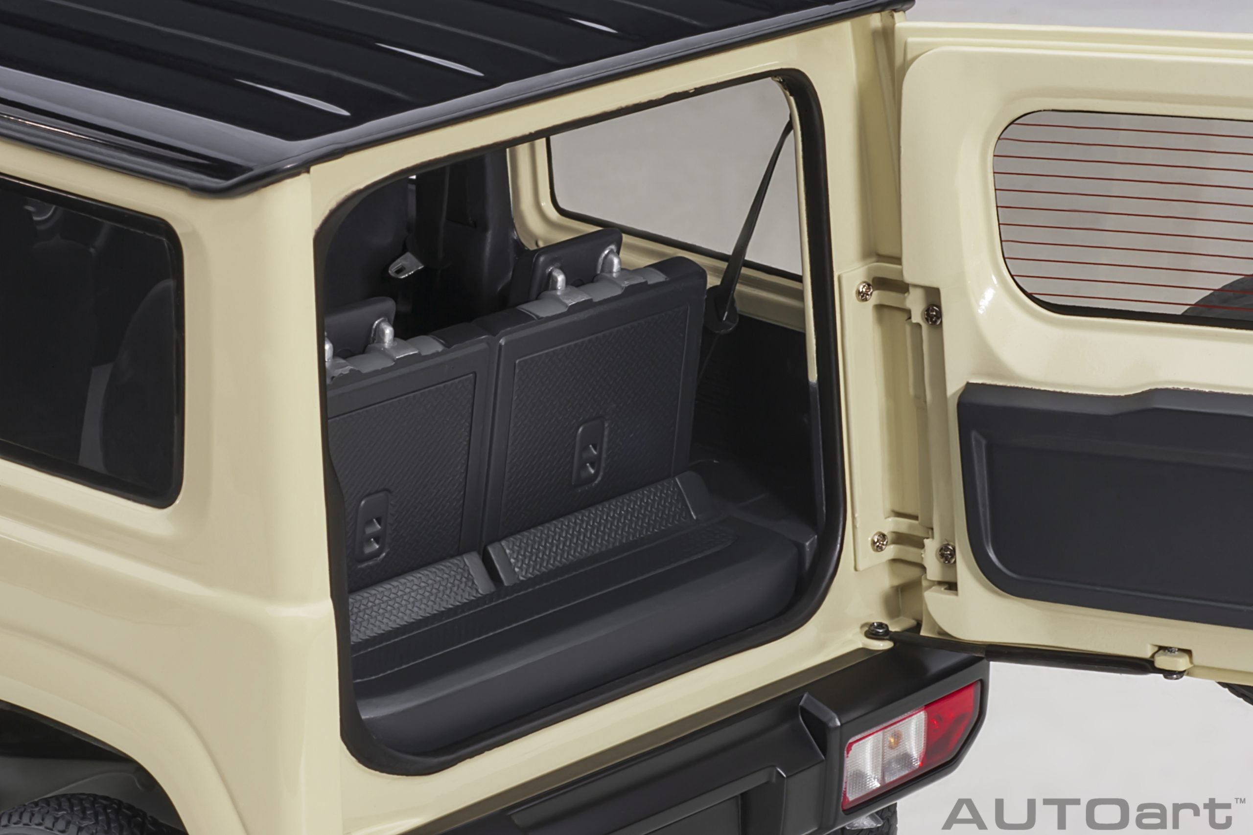 AUTOart 1:18 Suzuki Jimny (JB64) (Chiffon Ivory Metallic with Black roof) 78500