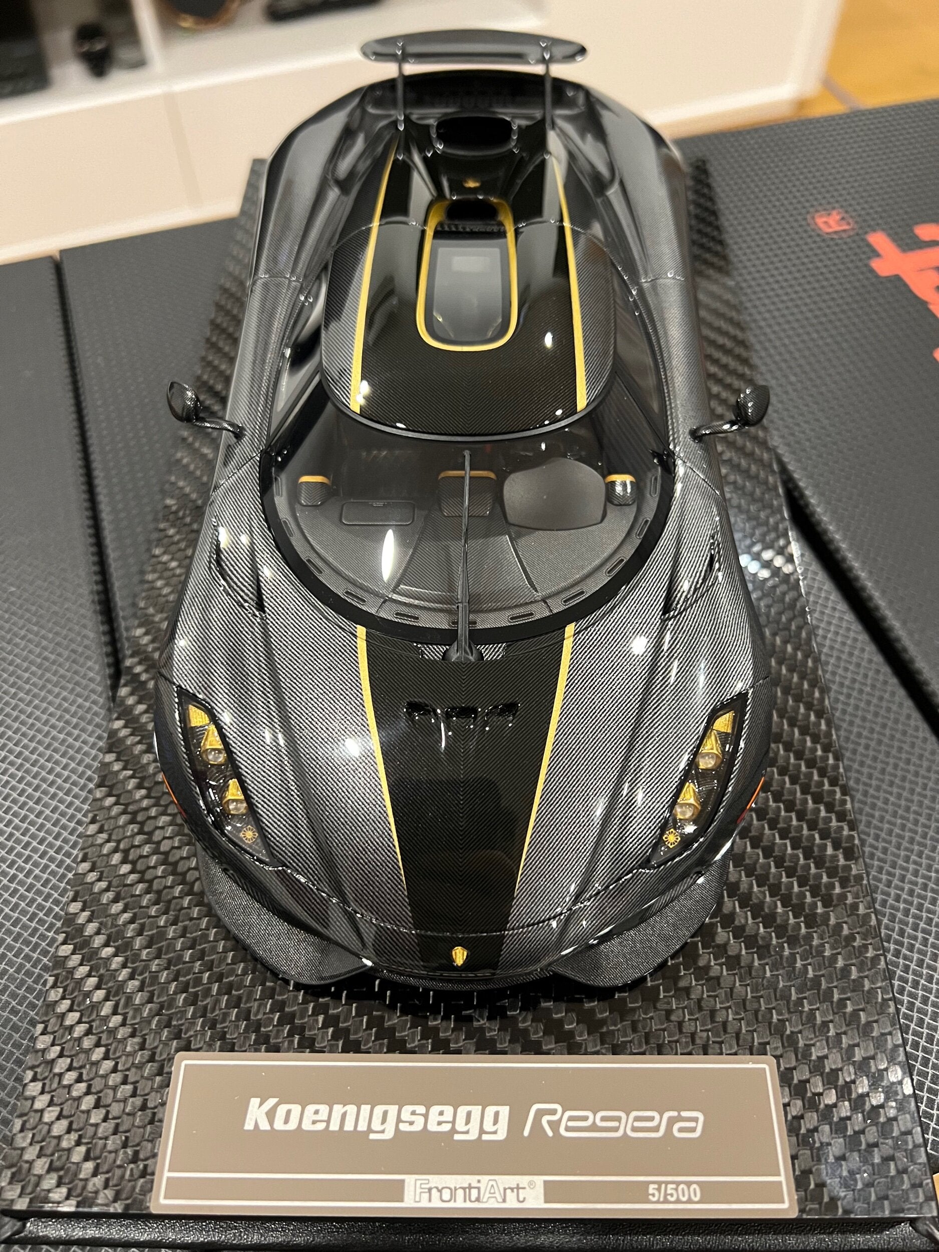 Koenigsegg Regera Golden Knight - 1:18