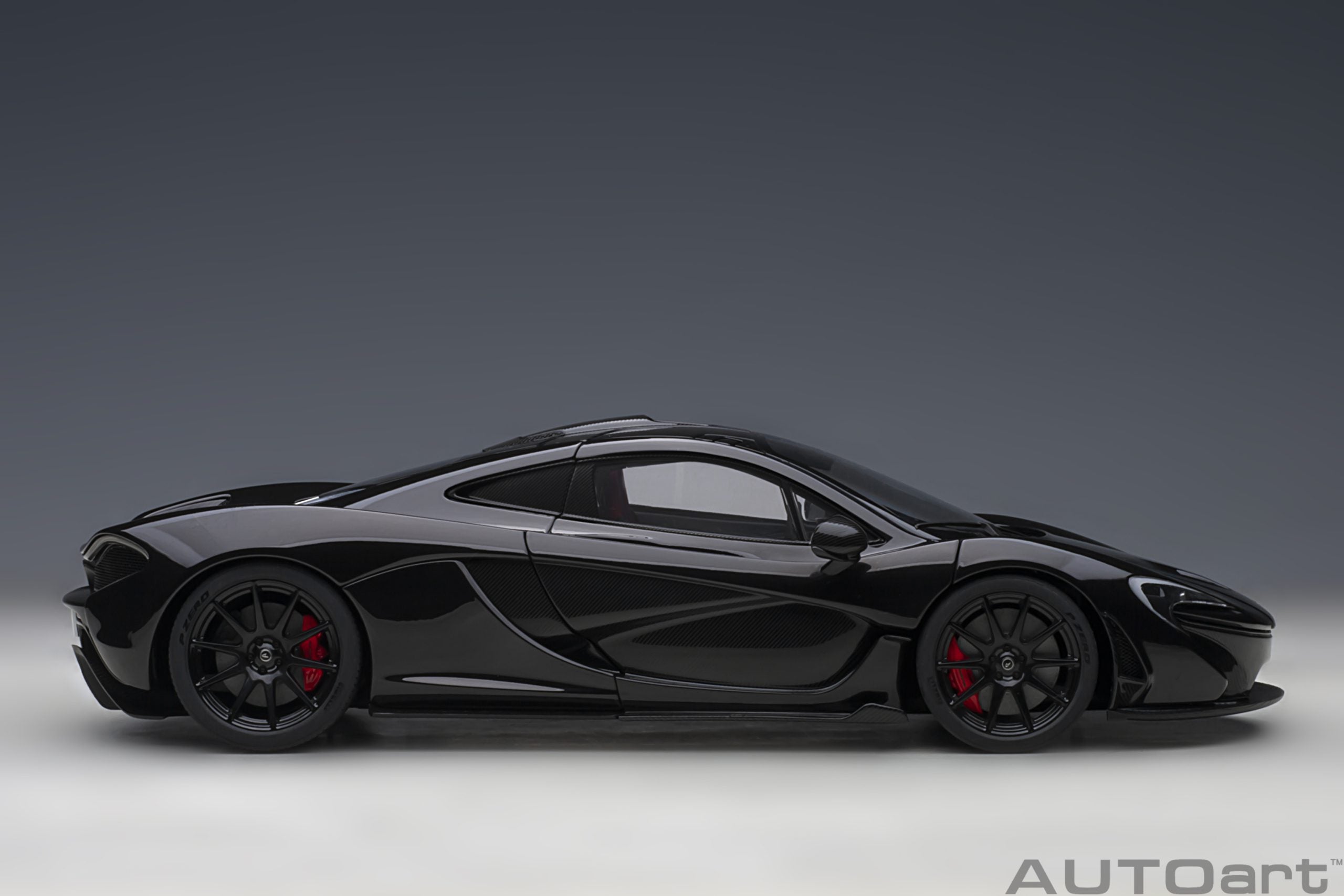 AUTOart 1:18 McLaren P1 (Fire Black) 76065
