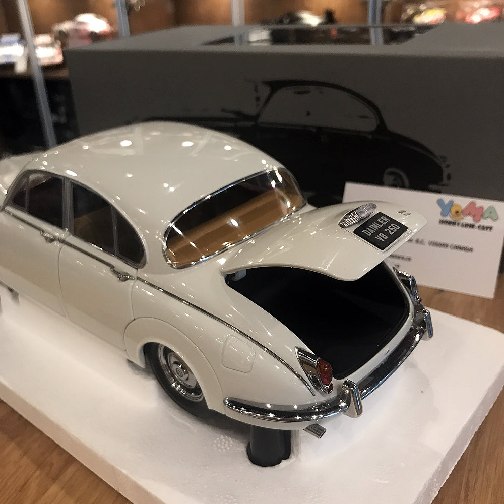 Paragon 1:18 Daimler 250 V8 1967 O.E. White PA-98313