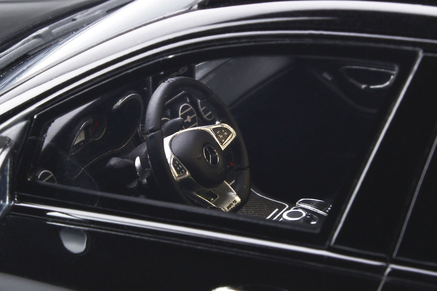 GT Spirit 1:18 Mercedes-AMG GLC 63 S Brabus 600 Black GT252