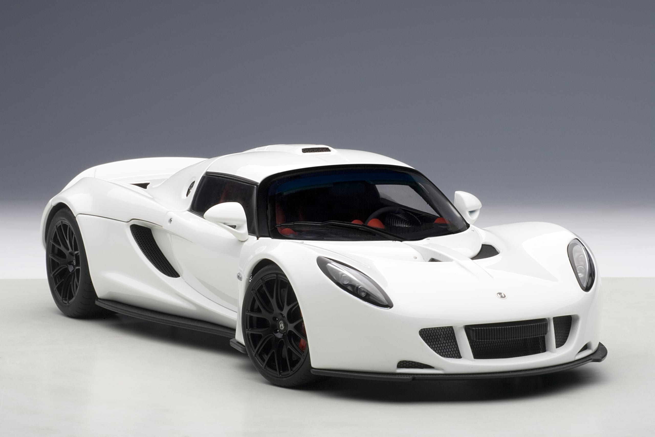 AUTOart 1:18 Hennessey Venom GT Spyder (White) 75404