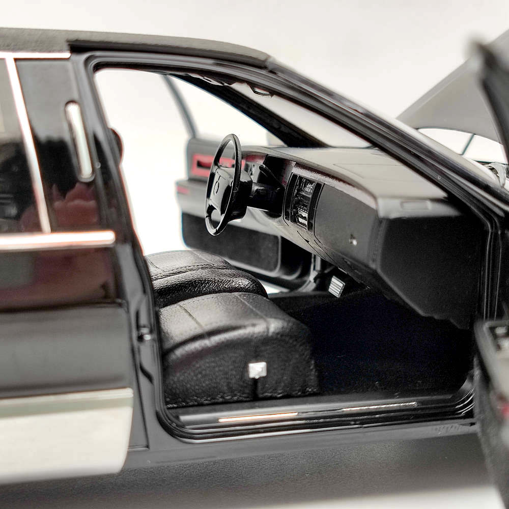 GM 1:18 Cadillac Fleetwood Long Wheelbase Diecast Model Gold LOGO Limited 99pcs Toys Car Gift