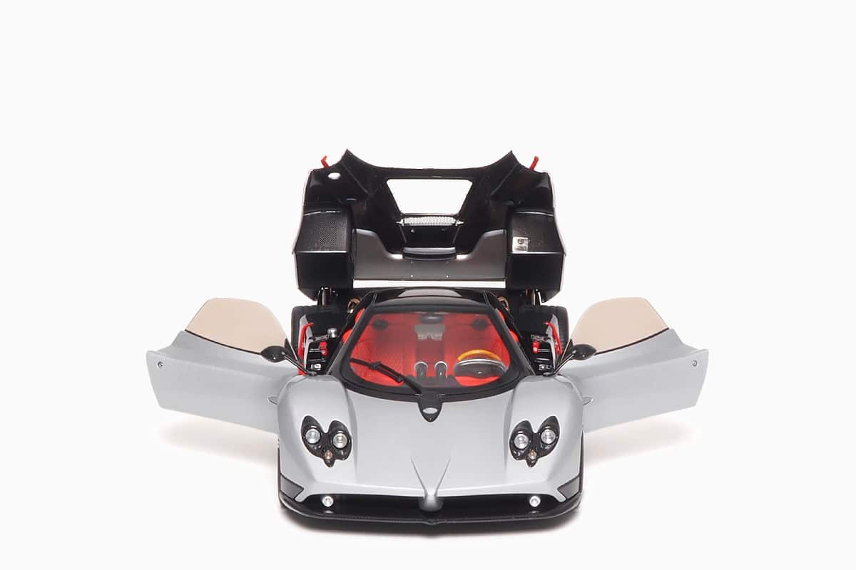 Pagani Zonda F 2005 Street Version 1:18 by Almost Real