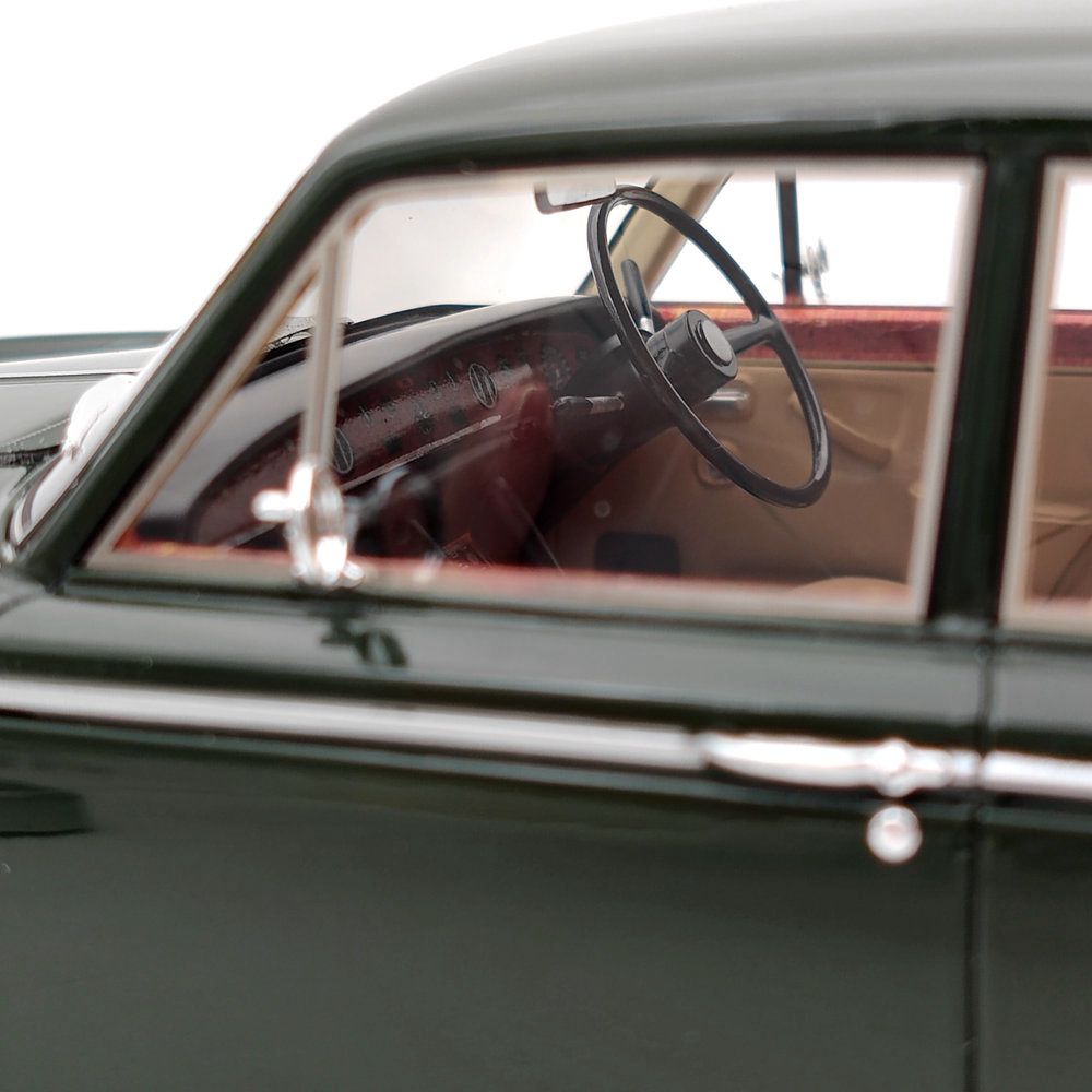 CULT 1:18 Rolls-Royce Silver Shadow 1975 CML036-1 Resin Model Car Limited Green Toy Gift