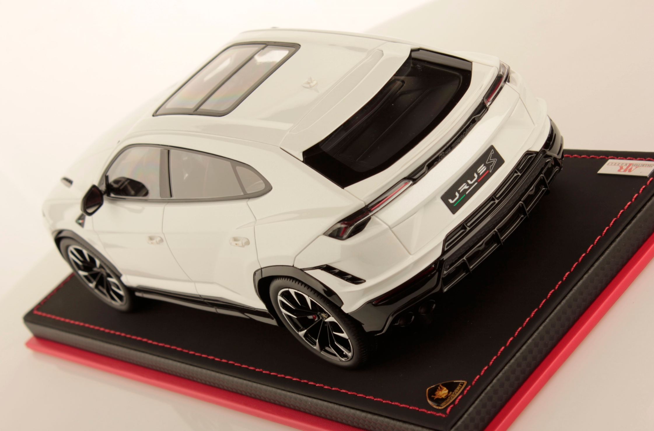 Lamborghini Urus S - Balloon White - 1:18