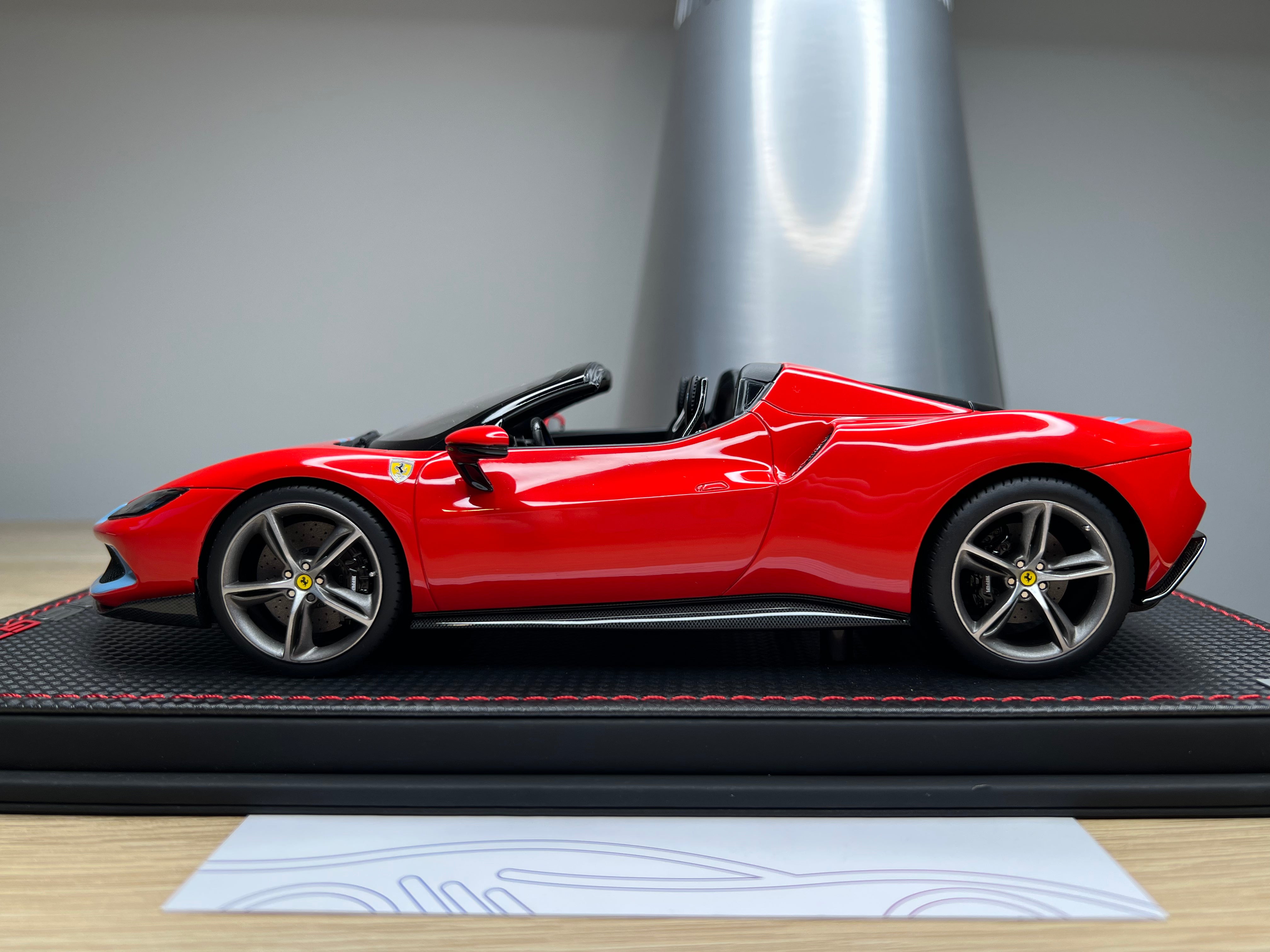 Ferrari 296 GTS - Rosso Scuderia/Azzurro La Plata Livery with Assetto Fiorano - 1:18