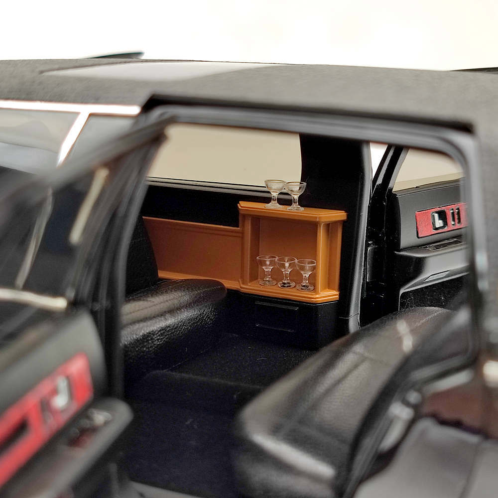 GM 1:18 Cadillac Fleetwood Long Wheelbase Diecast Model Gold LOGO Limited 99pcs Toys Car Gift