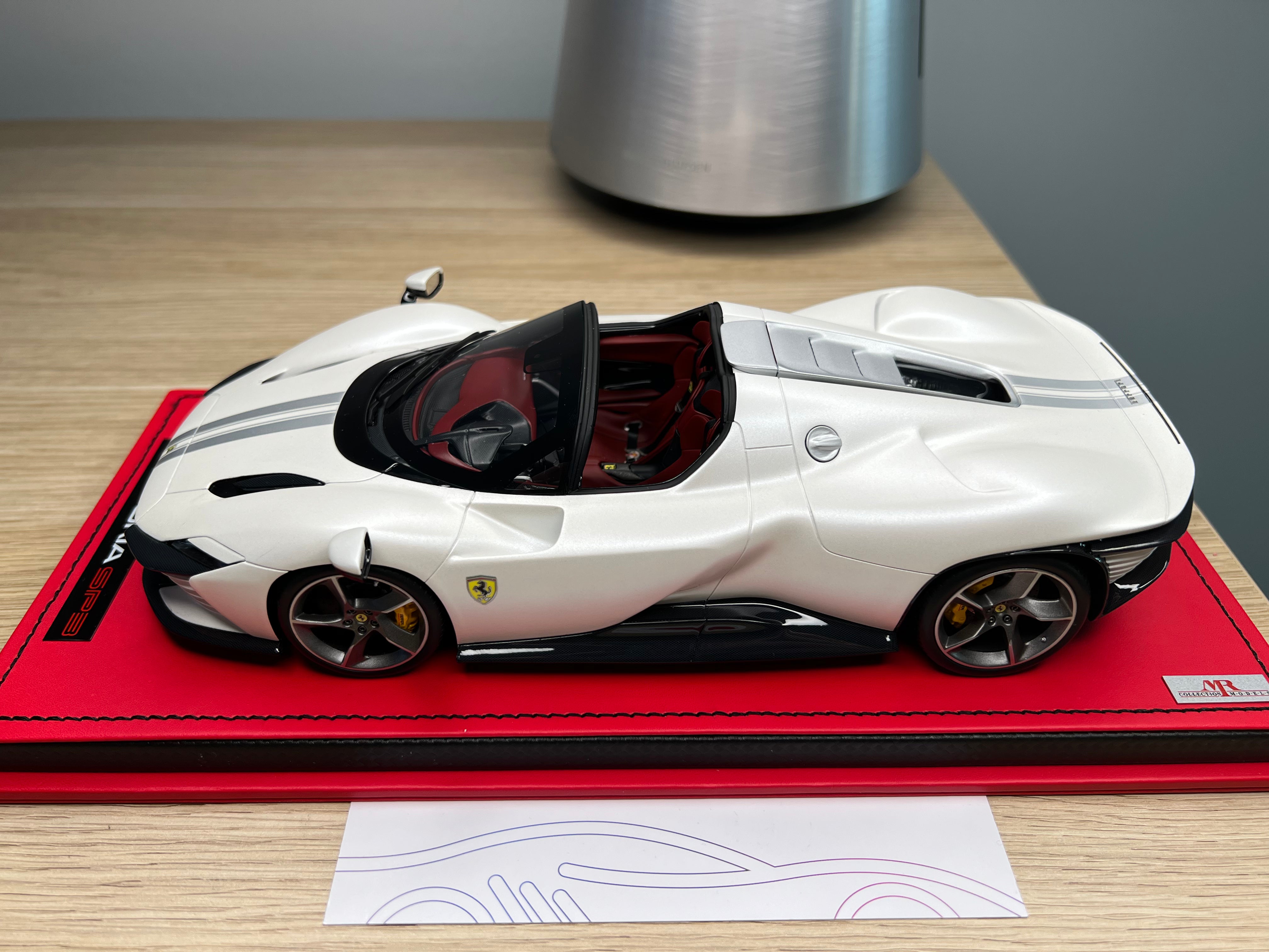 Ferrari Daytona SP3 Icona - Pearl White - 1:18