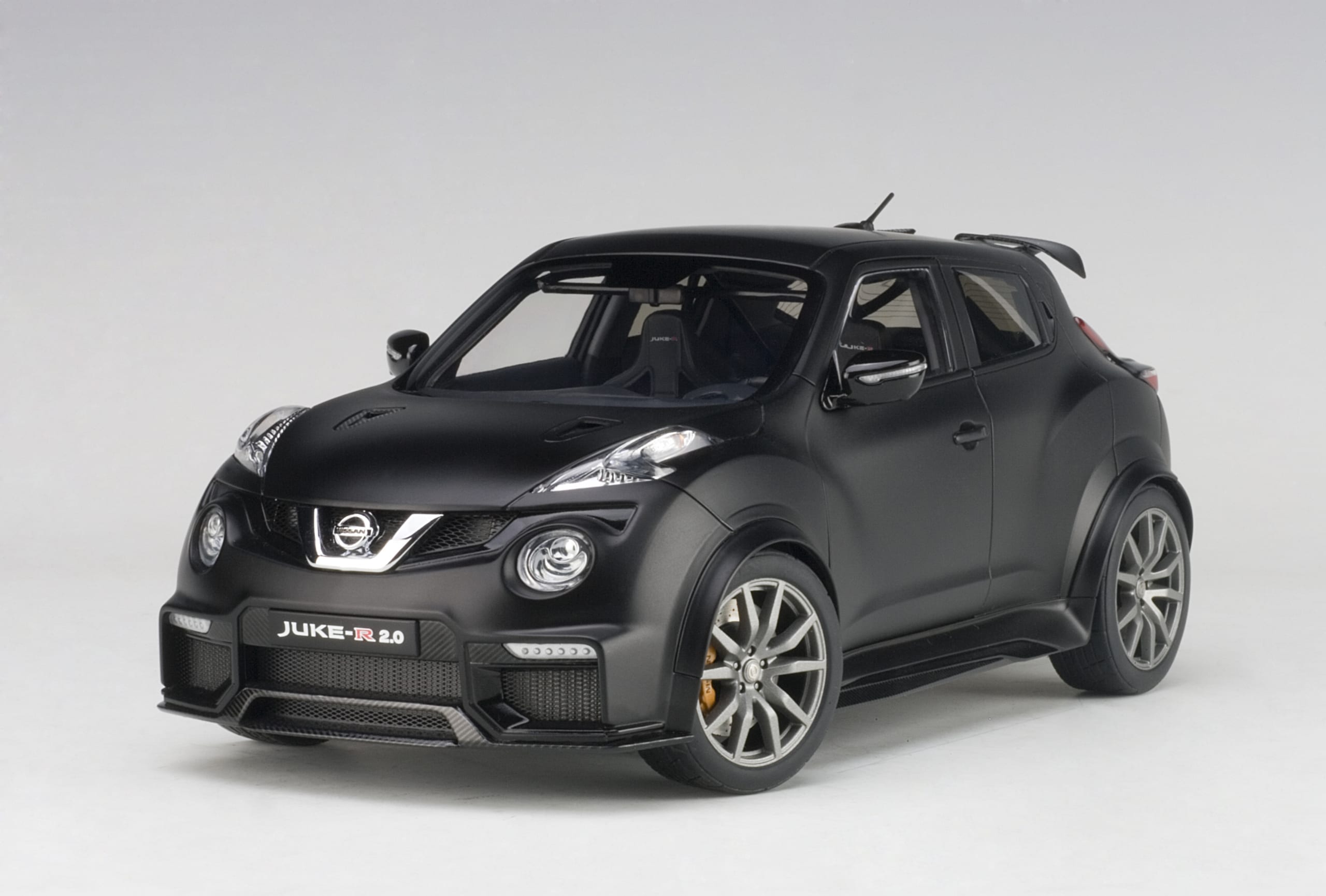 AUTOart 1:18 Nissan Juke-R 2.0 (Matt Black) 77458