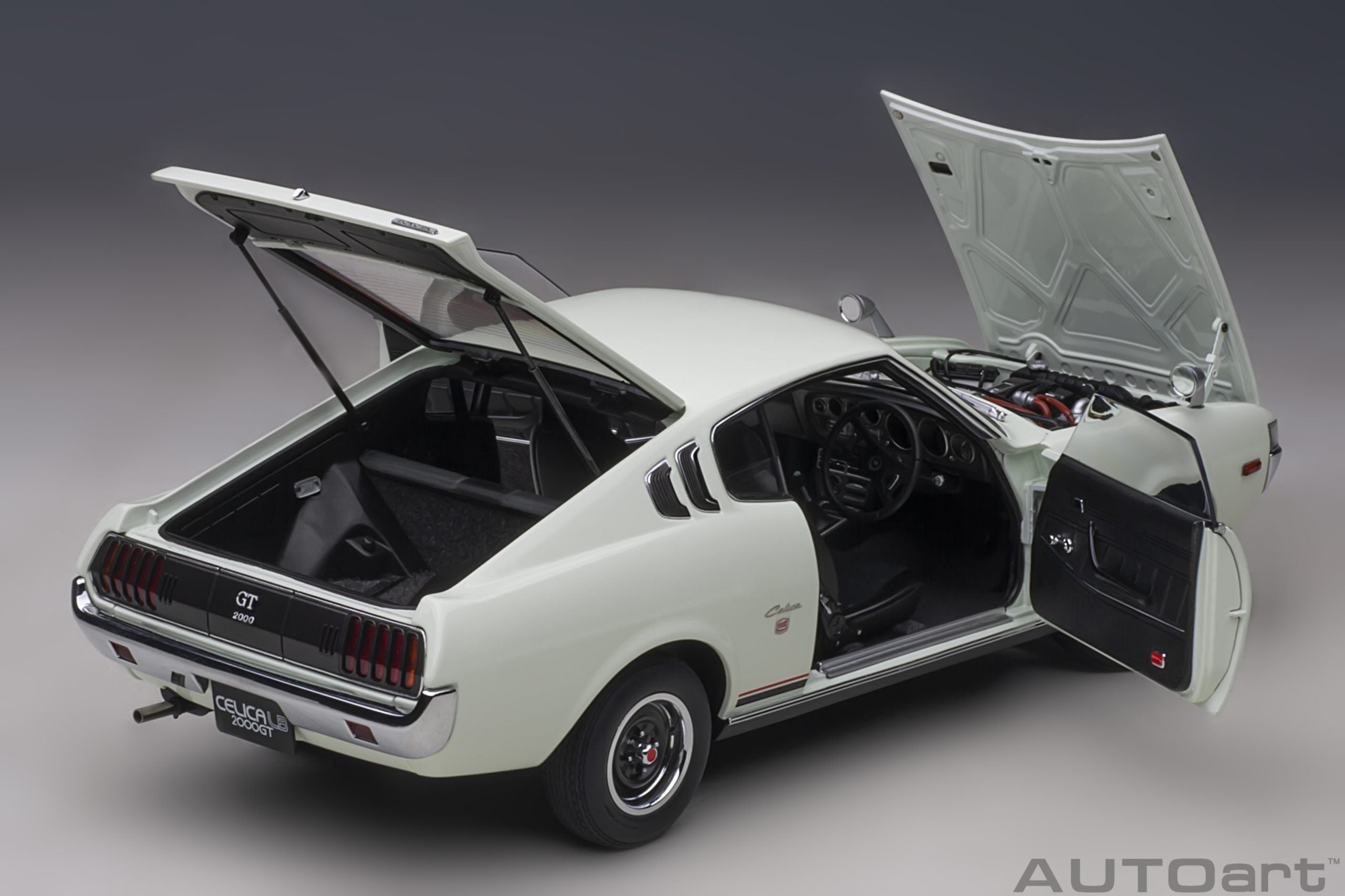 AUTOart 1:18 Toyota Celica Liftback 2000GT (RA25) 1973 (White) 78766